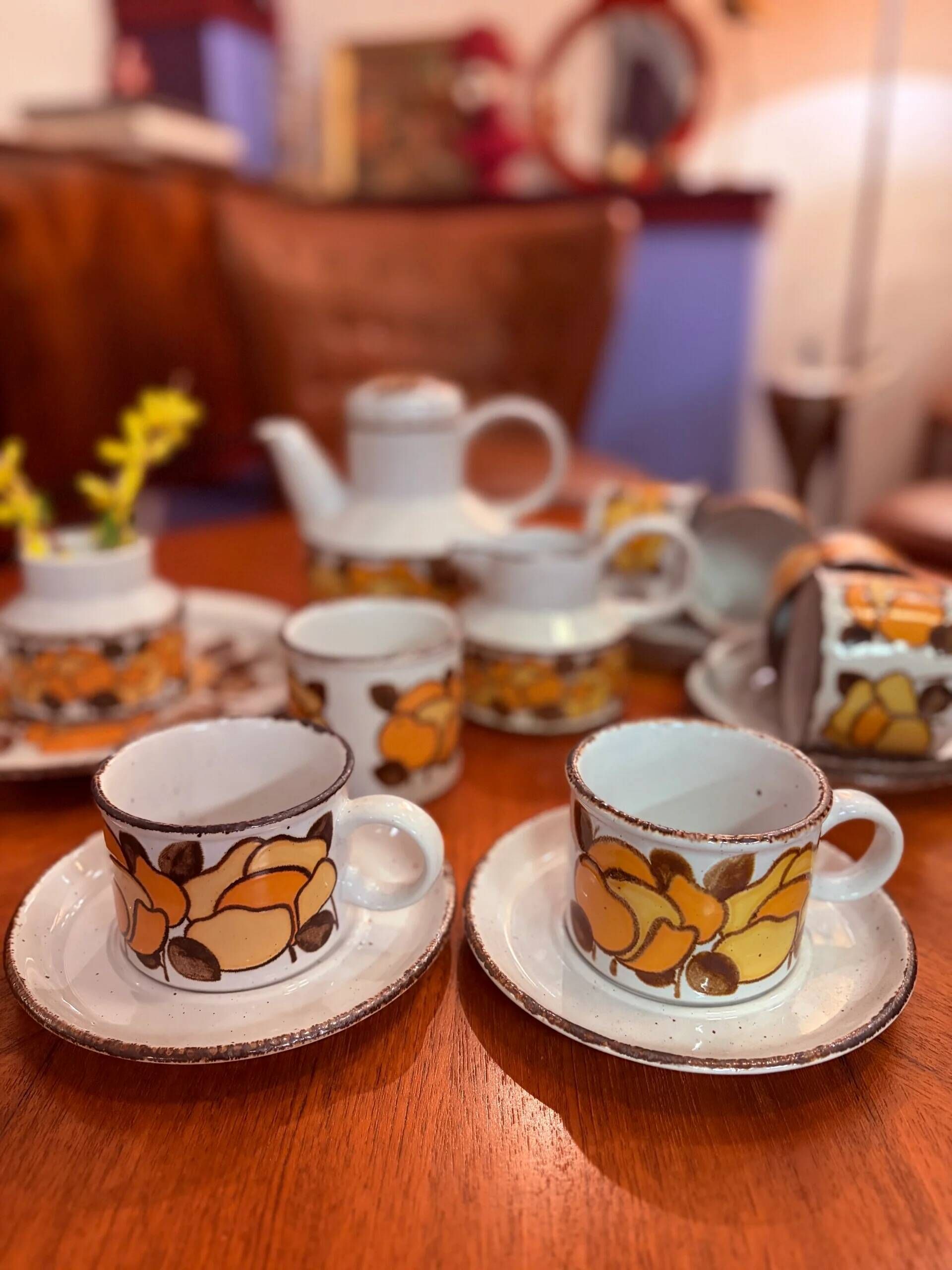 Set of vintage English tableware Summer by 'Midwinter'