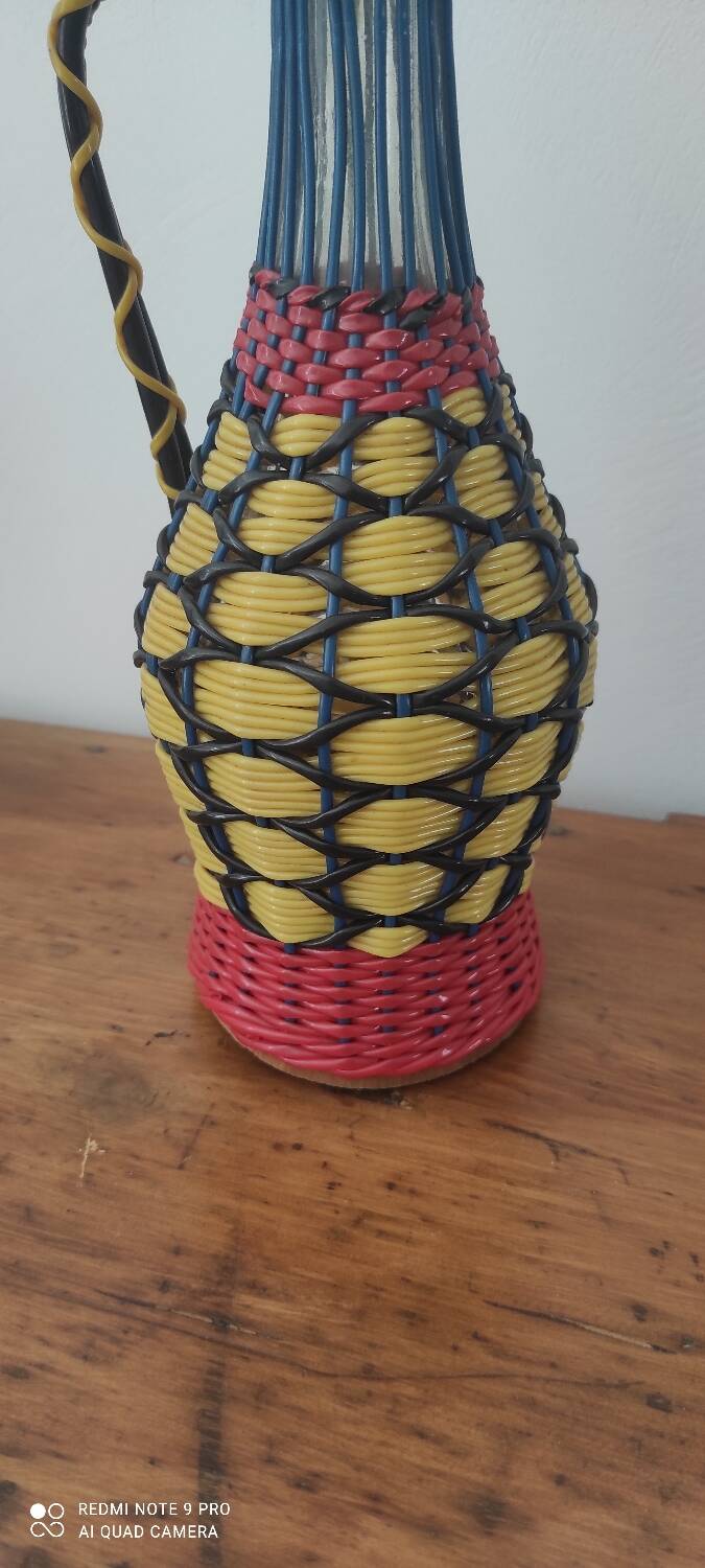 Vintage scoubidou carafe