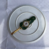 Pie dish with shovel