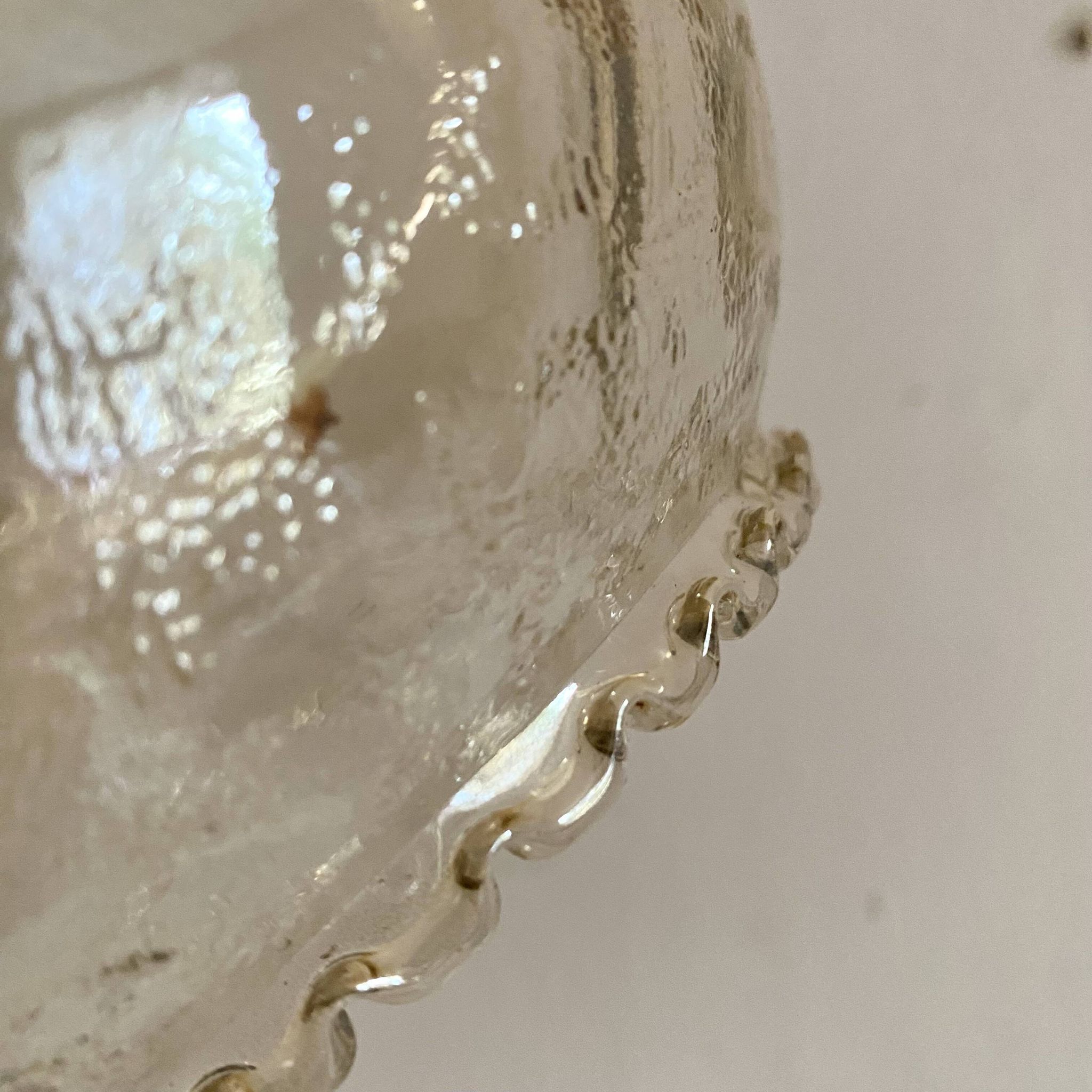 Abat jour vintage en verre moulé , globes en verre moulé