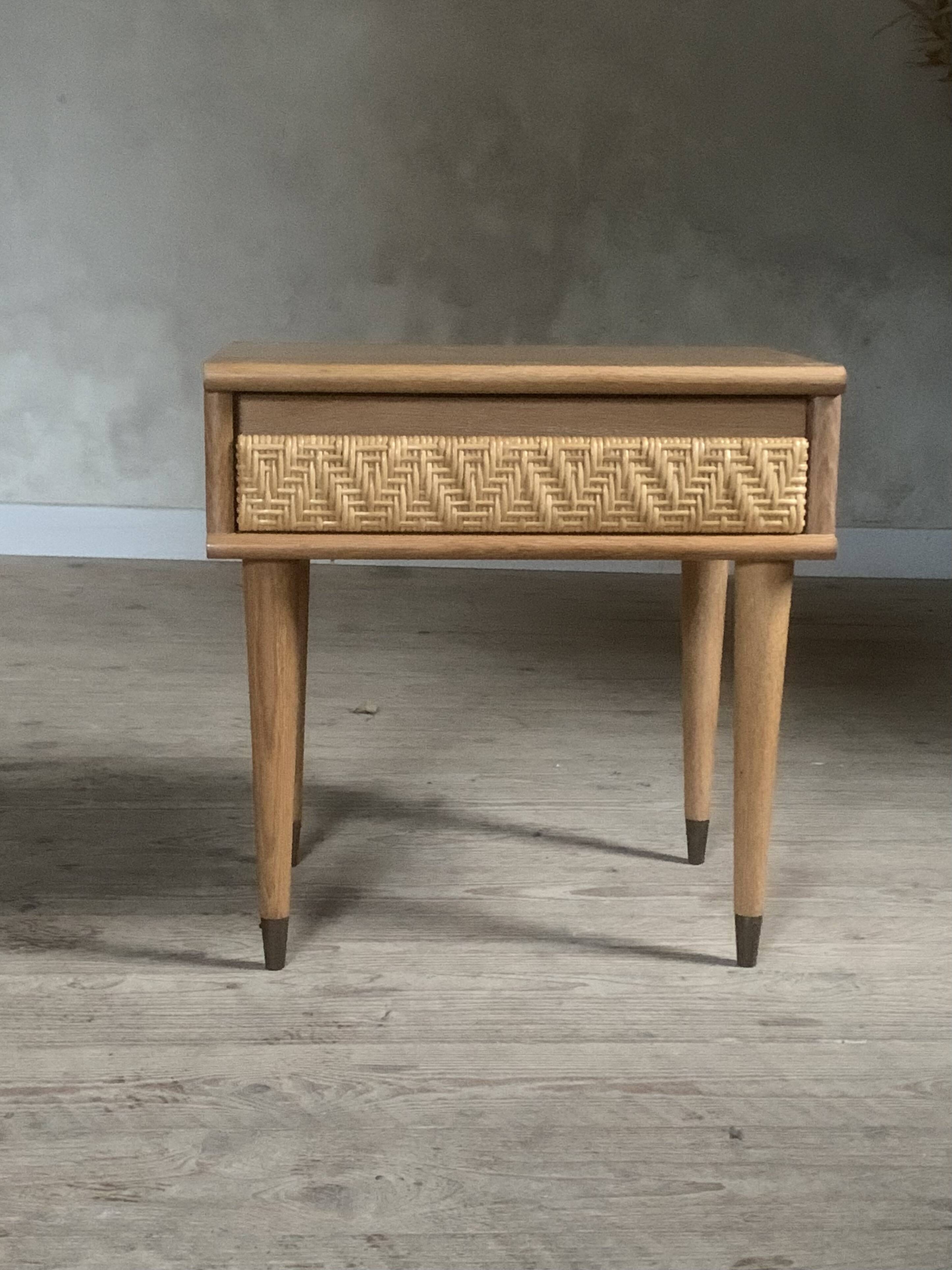 Table de Chevet vintage en chêne et rotin