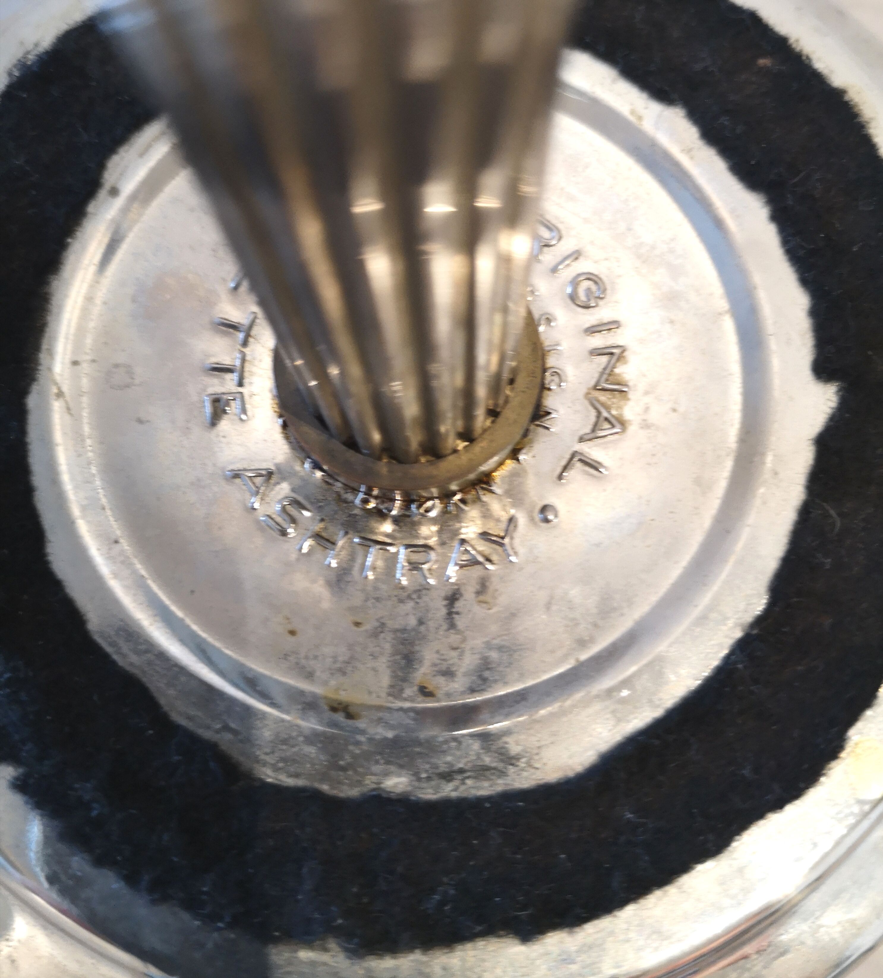 Standing roller ashtray 50s