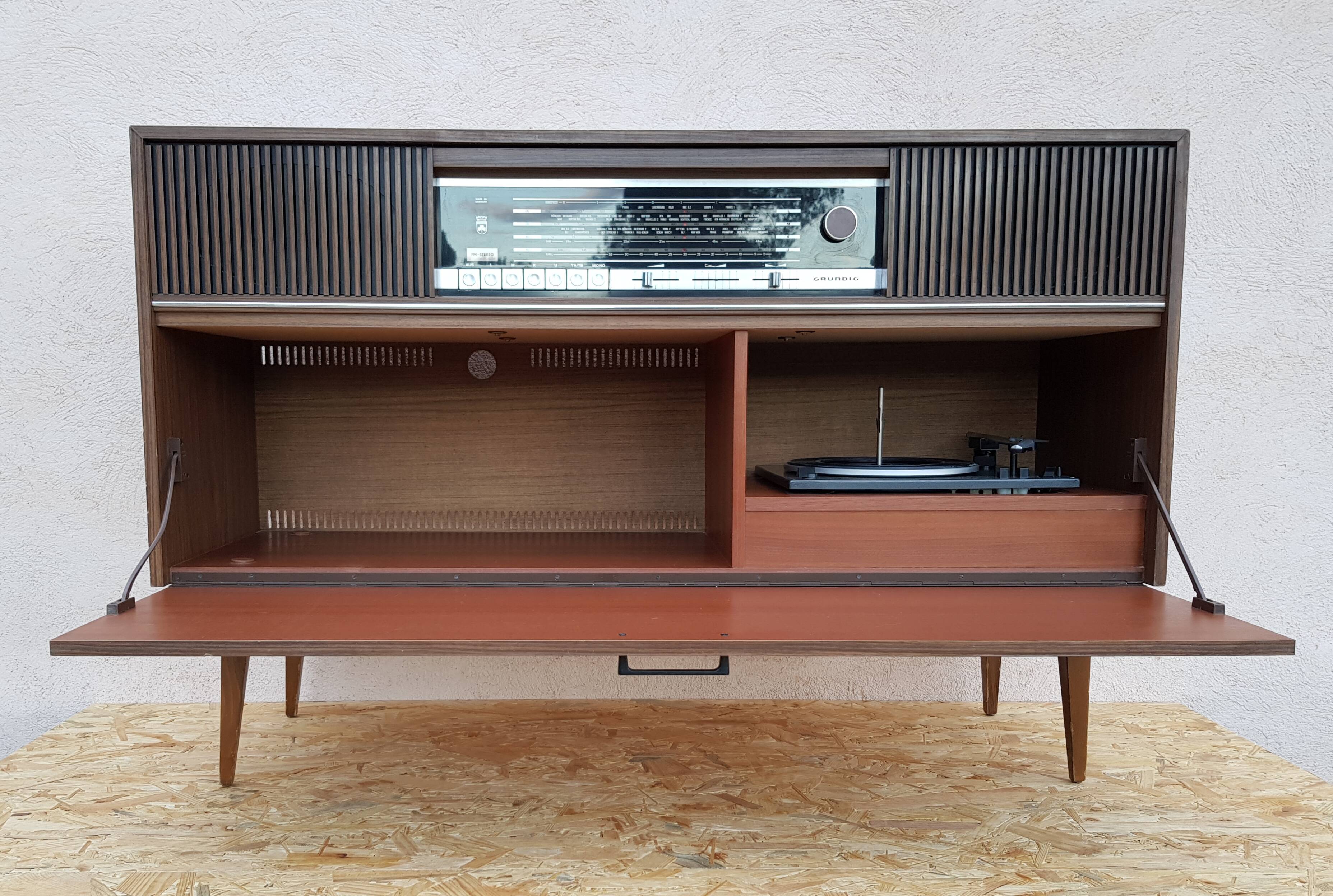 Radio turntable Grunding 60s furniture