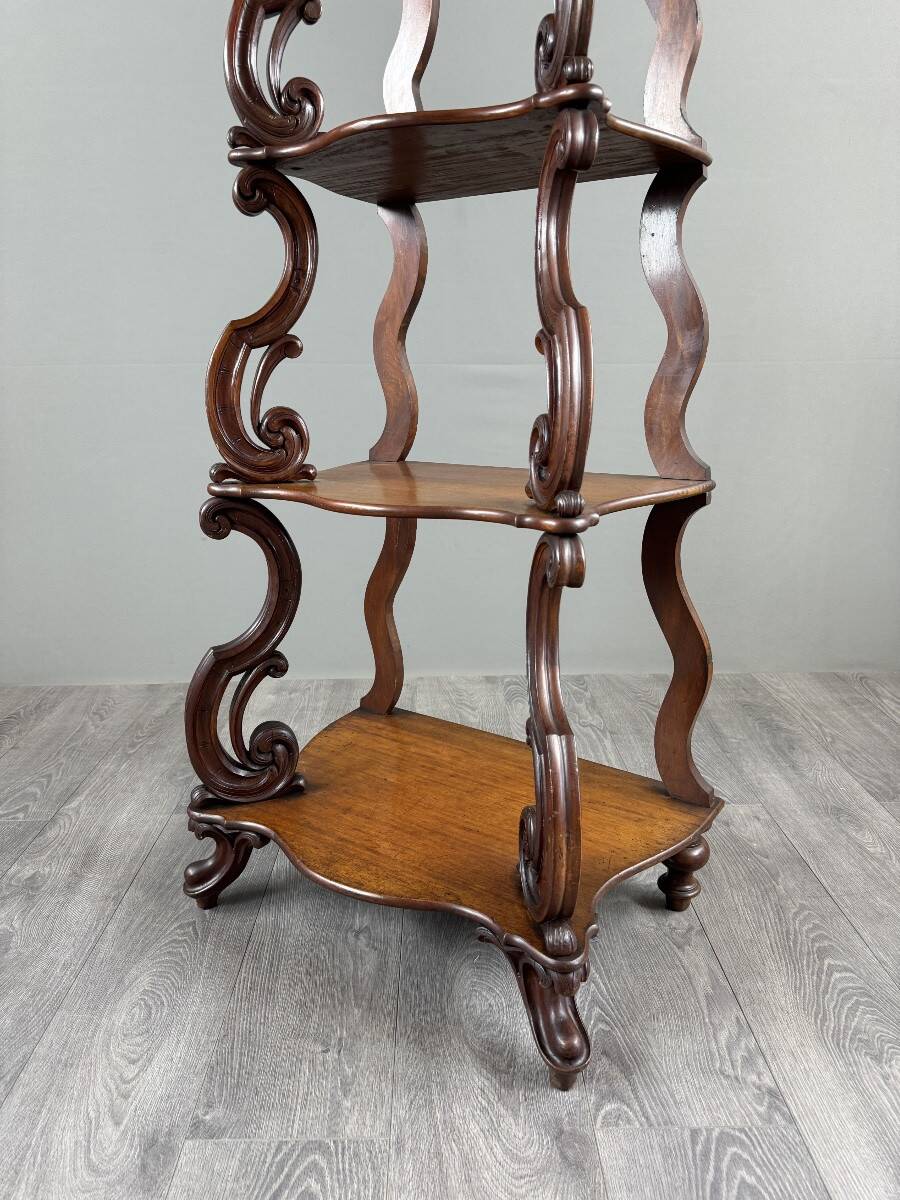 Étagère en chêne sculpté, XIXe siècle
