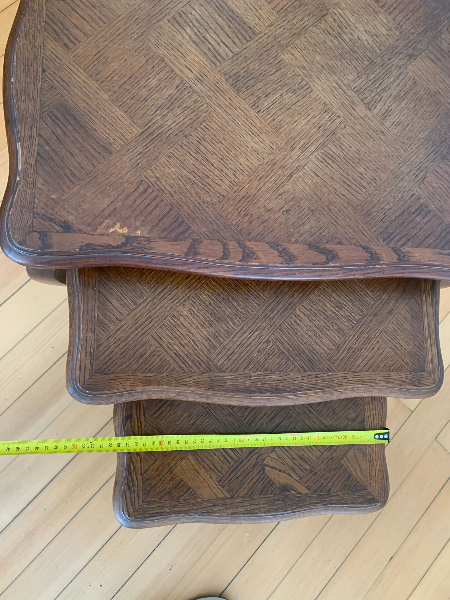 Set of 3 vintage nesting tables in oak – Louis XV / Regency style