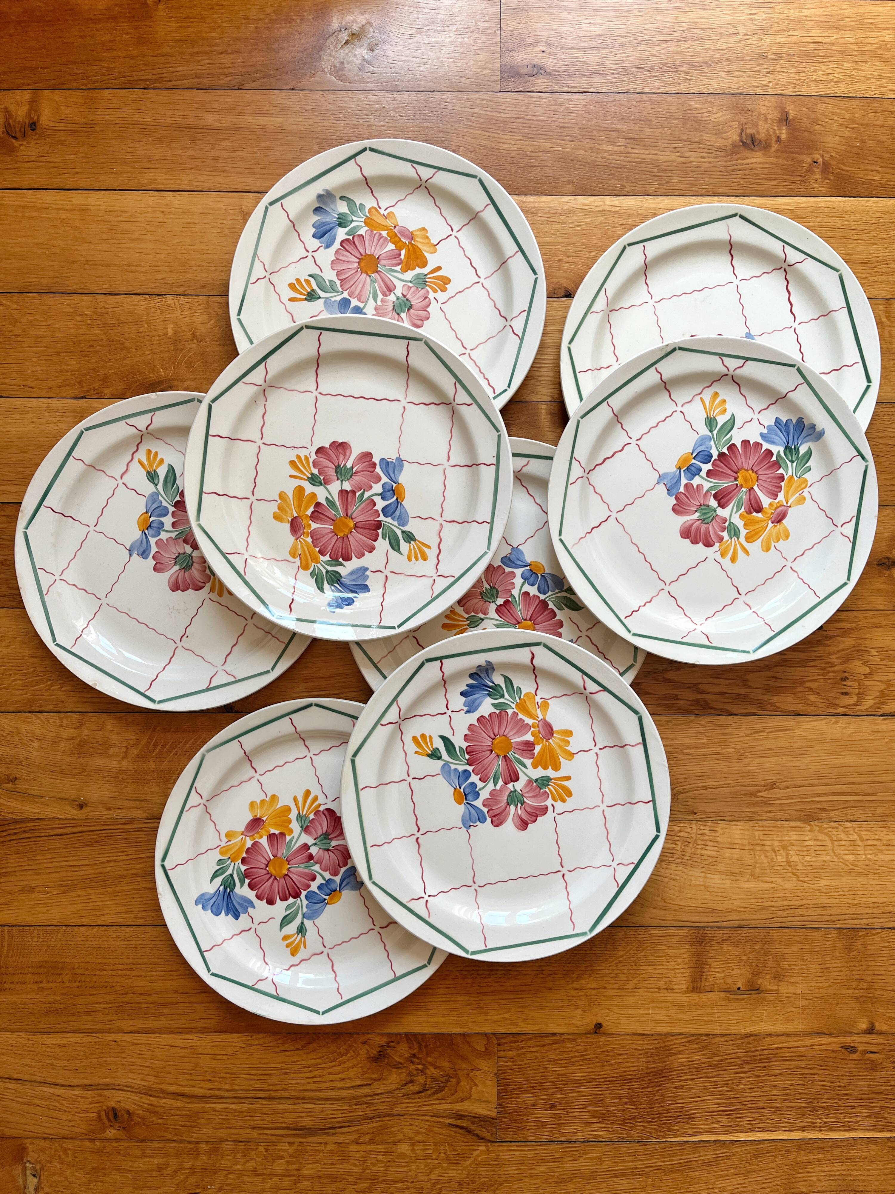 8 flat plates in Grasse earthenware, HBCM (Hippolyte Boulenger, Creil Montereau)