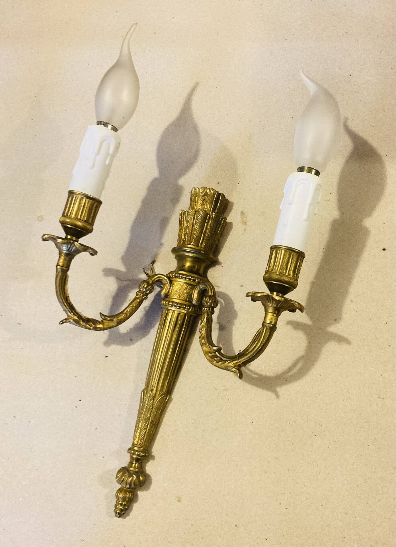 Louis XVI bronze wall sconces from the 19th century with quiver decorations.