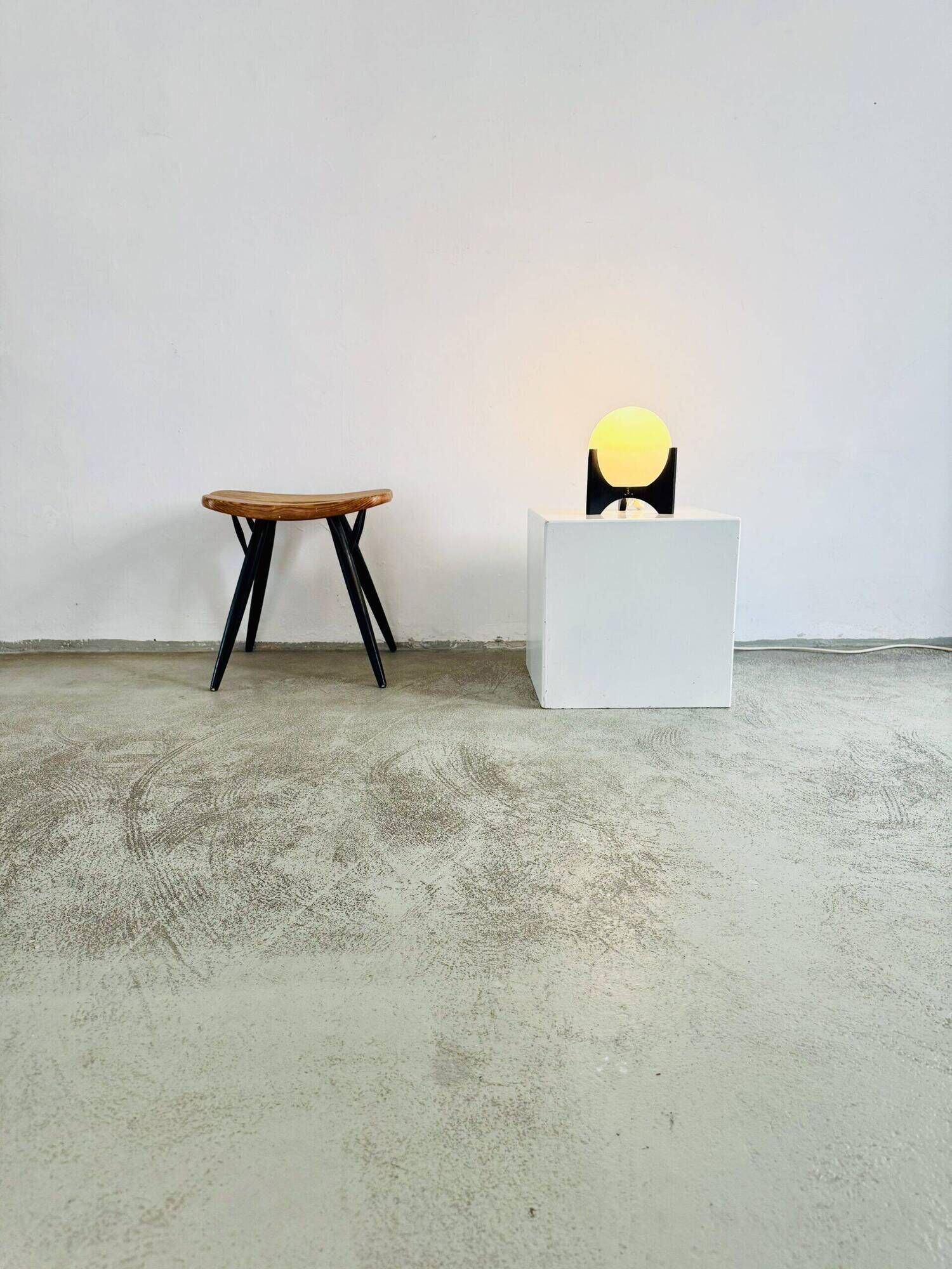 D-2022 Hokusai Table Lamp In Wenge Wood By Raak Amsterdam, The Netherlands 1960S
