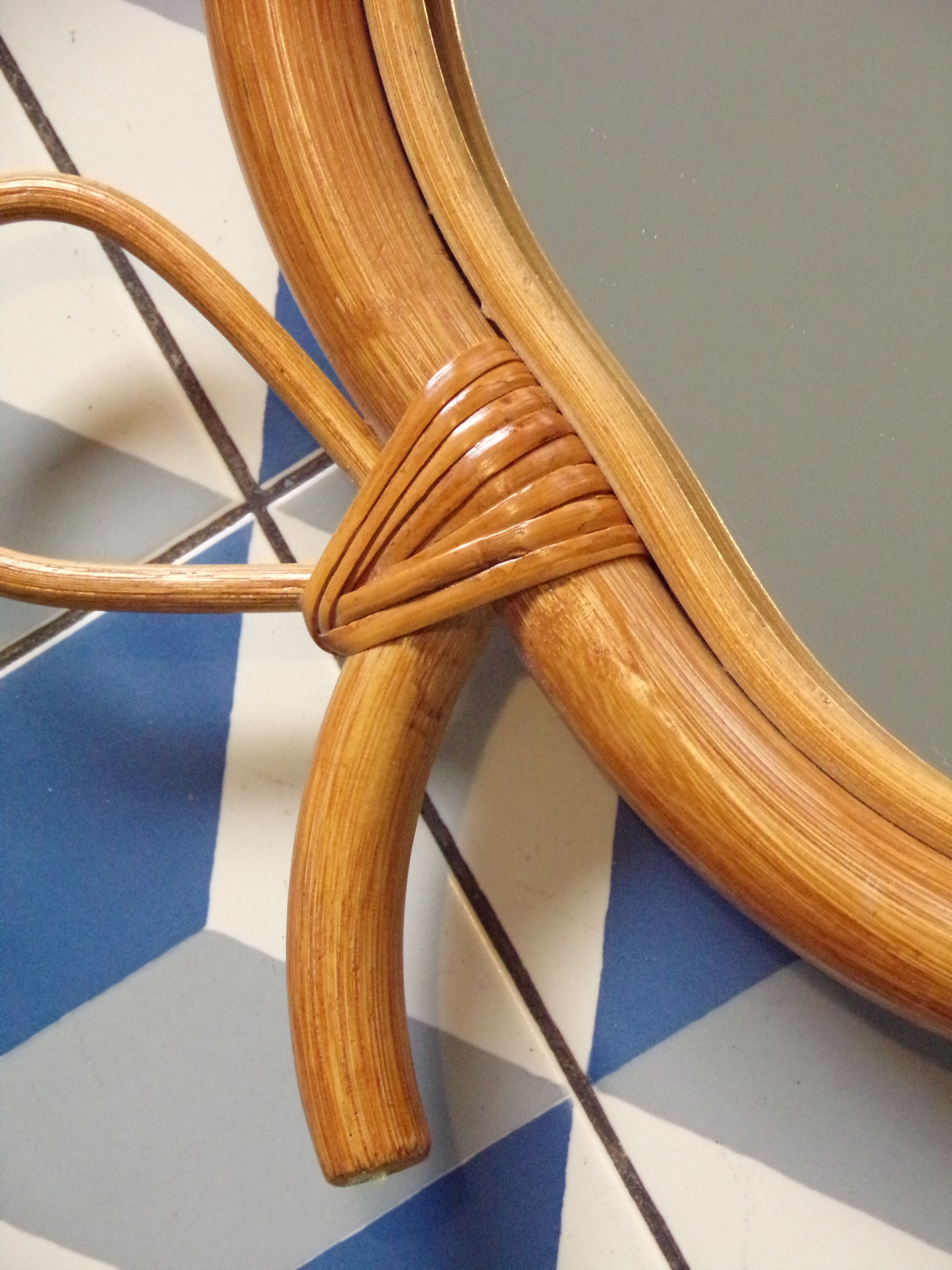 Miroir rotin vintage en forme de pomme