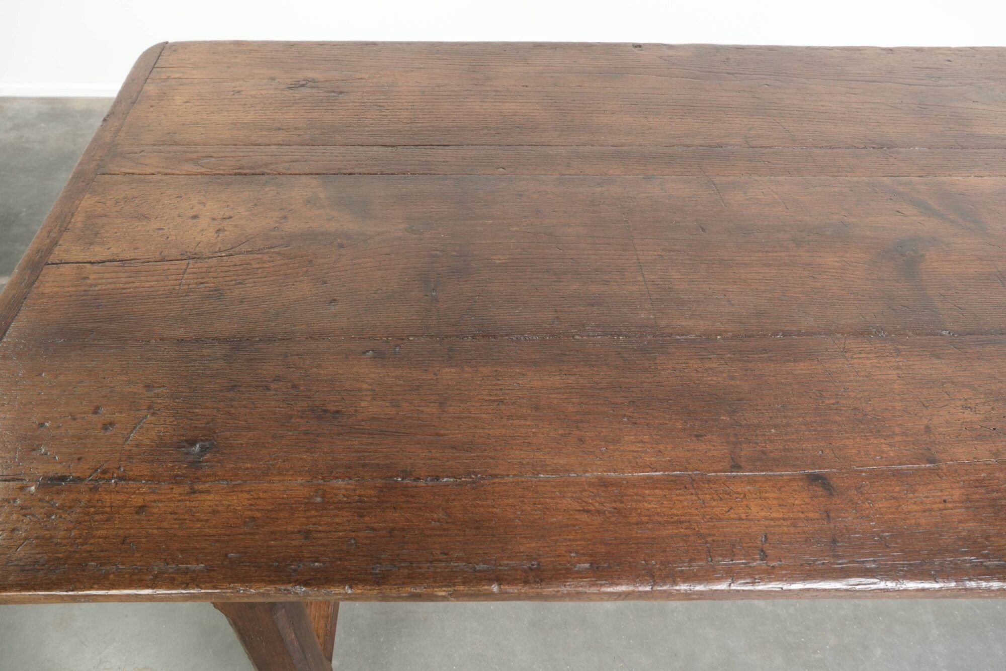 Antique oak dining table from the 18th century for 6 to 8 people