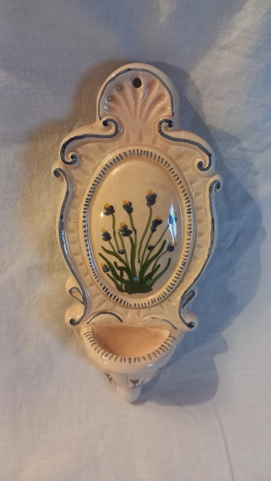 Vintage wall-mounted holy water font in Italian majolica – CAFF Gubbio 20cm