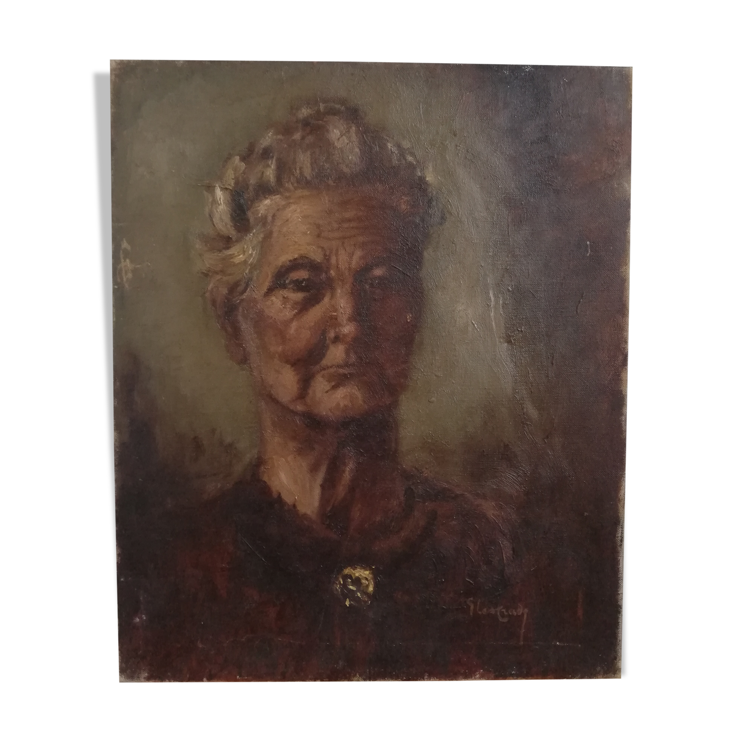 Portrait of elderly woman