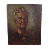 Portrait of elderly woman