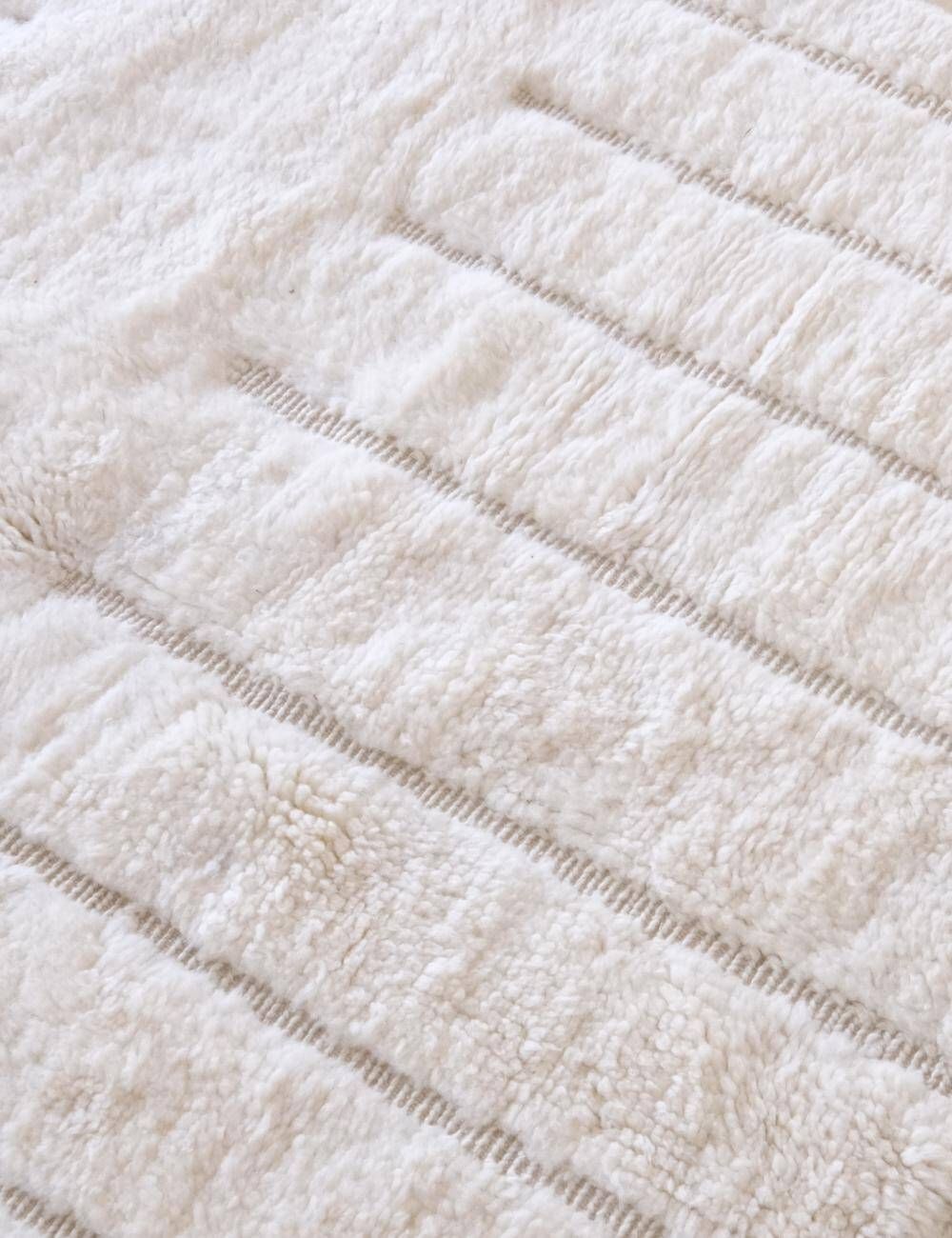 White Beni Mrirt Rug - 262 x 151 cm