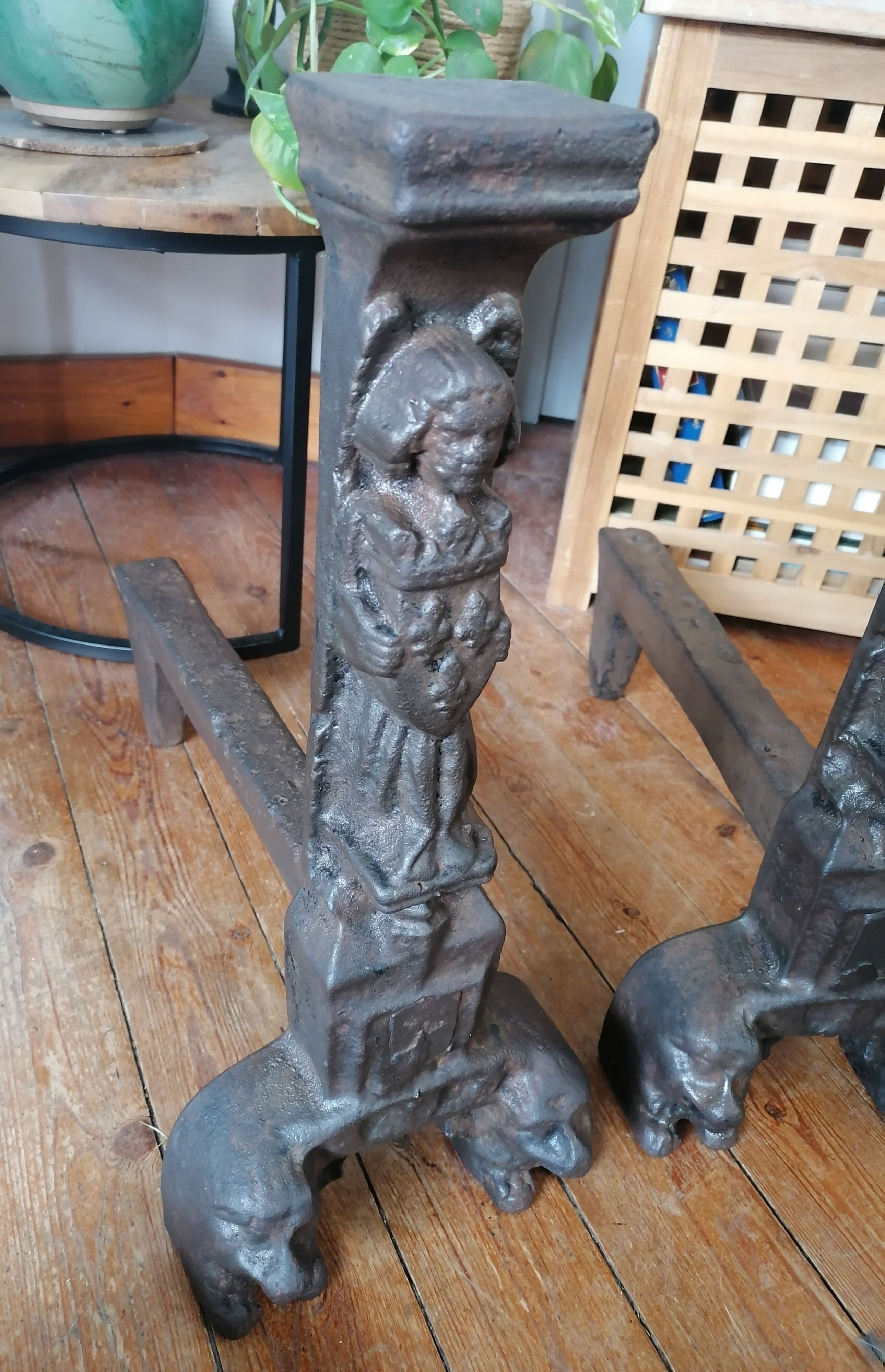 Gothic style chenets