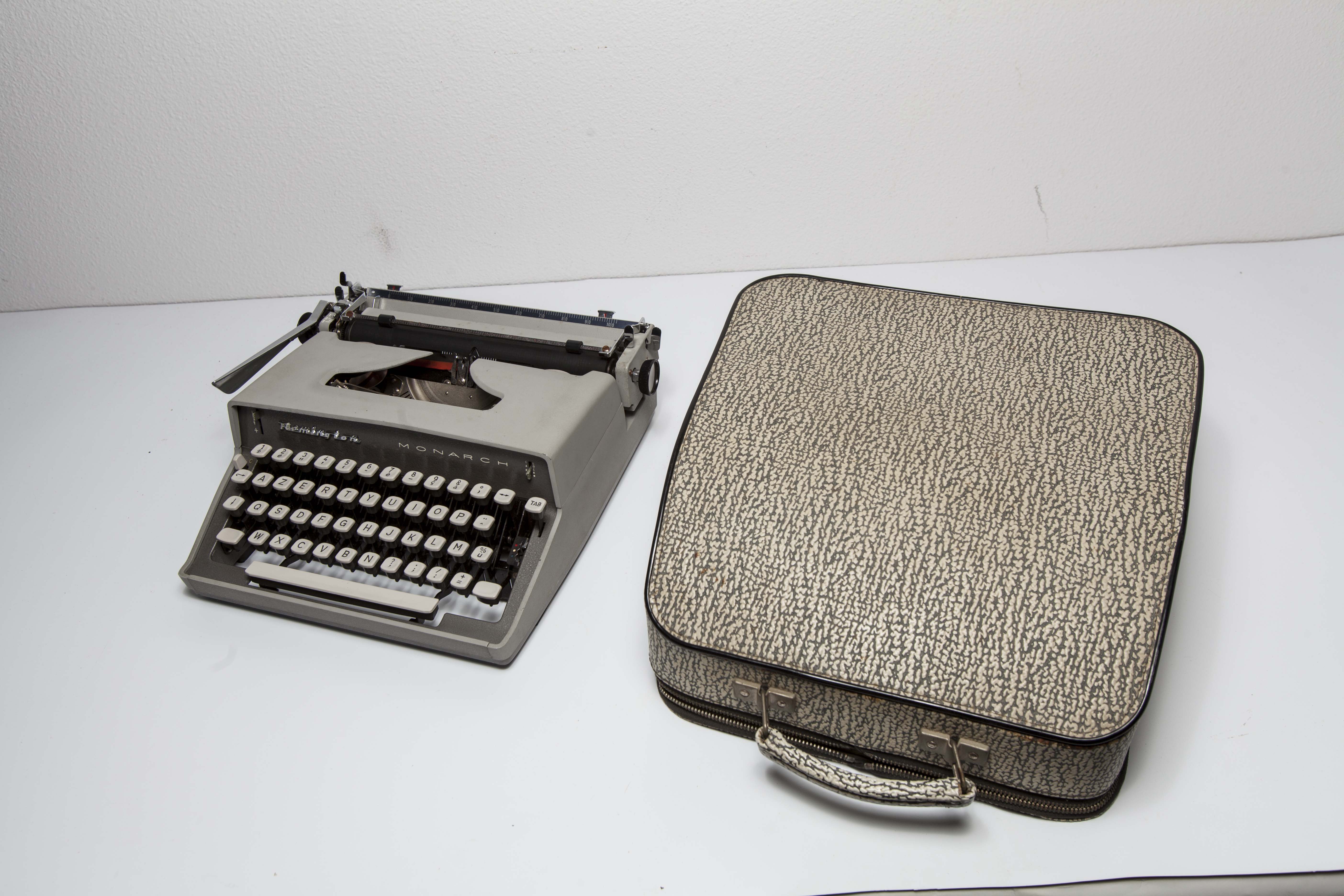 Typewriter Remington Monarch