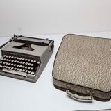 Typewriter Remington Monarch