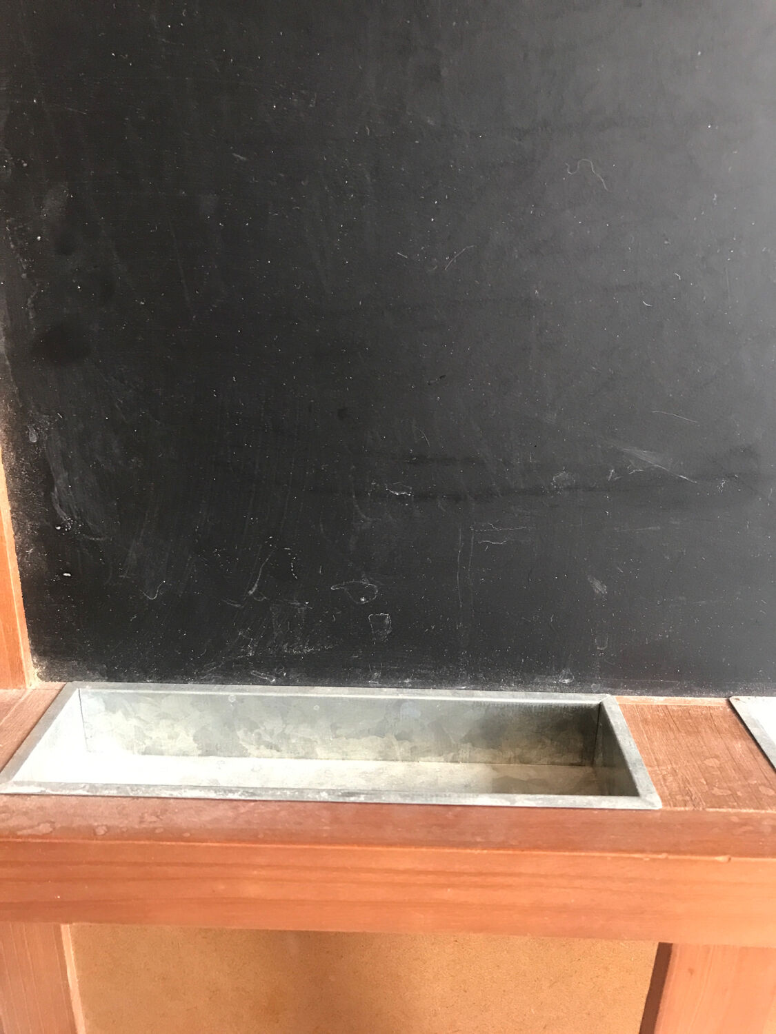 Magnetic blackboard with storage