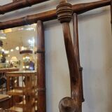 Wall-mounted coat rack