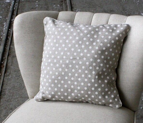 Cushion in linen white polka dots 40 x 40 cm