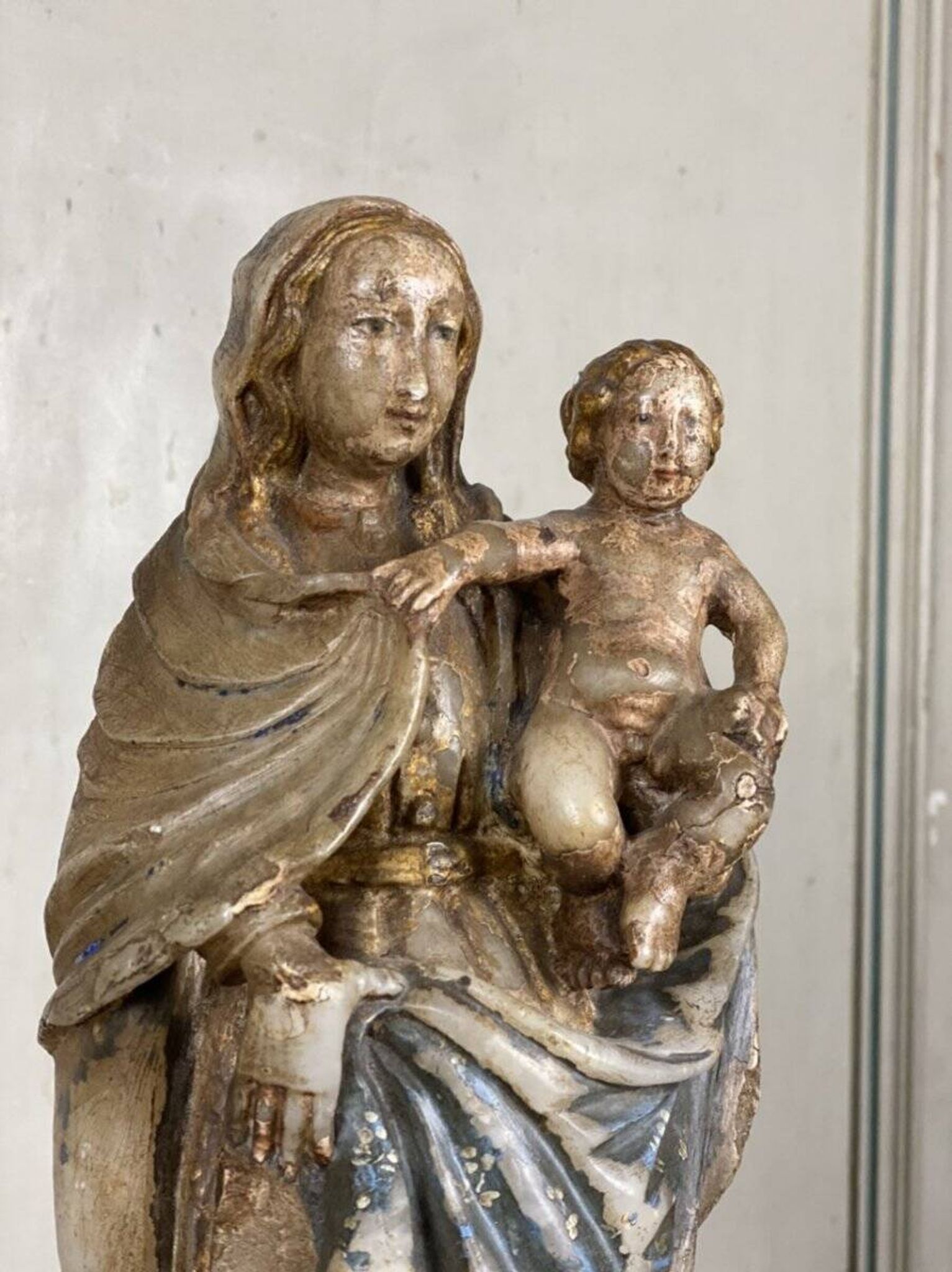Virgin and Child in alabaster, significant trace of polychromy, Flanders 16th century.