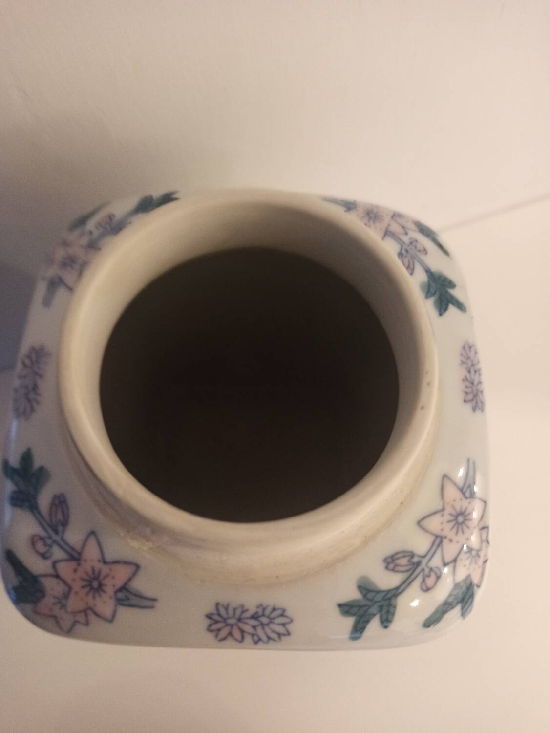 Asian-patterned porcelain candy box