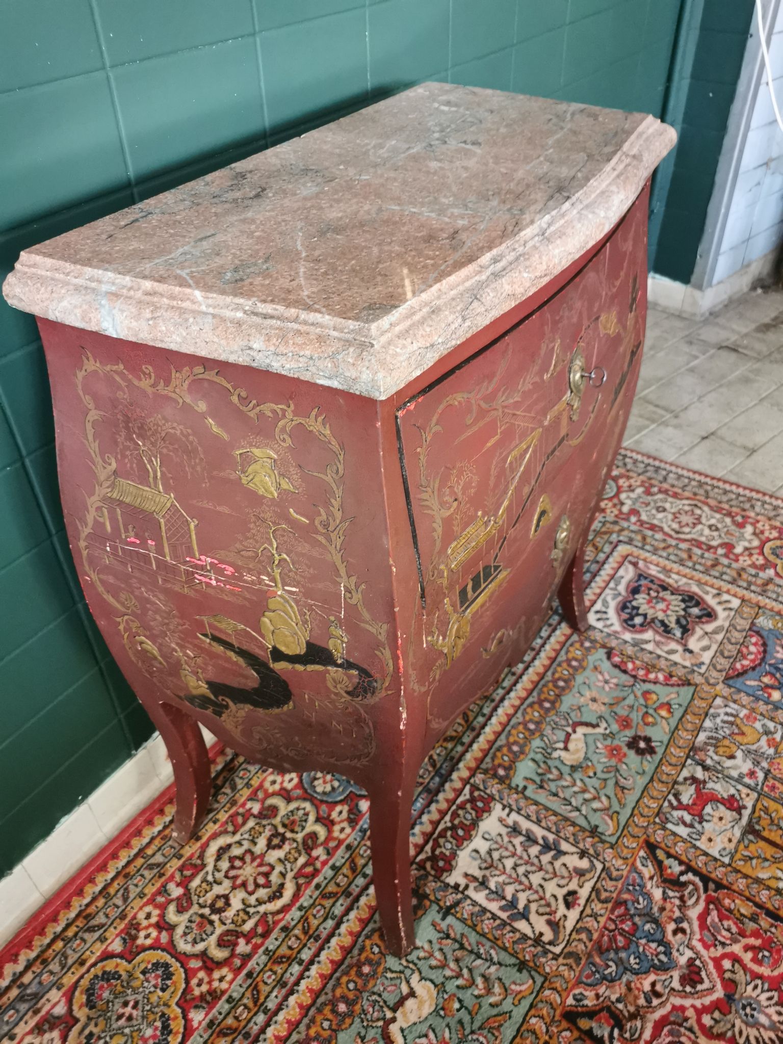 French XIX jumping chest of drawers in Chinese lacquer ox and golden blood
