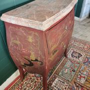 French XIX jumping chest of drawers in Chinese lacquer ox and golden blood