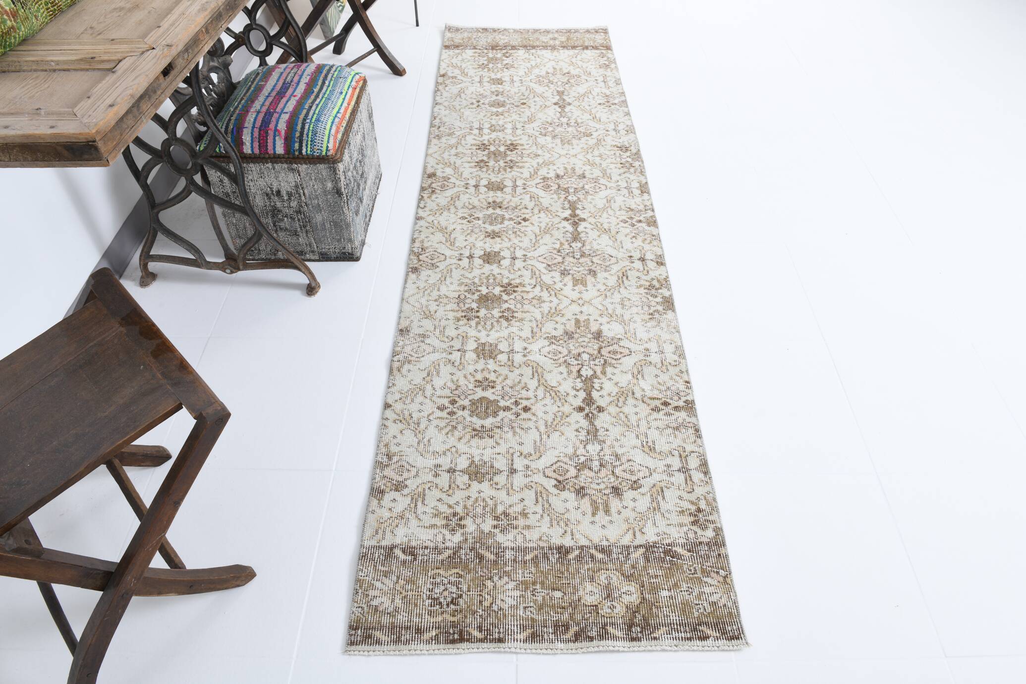 2x9 Floral Vintage Runner Rug, 75x273Cm
