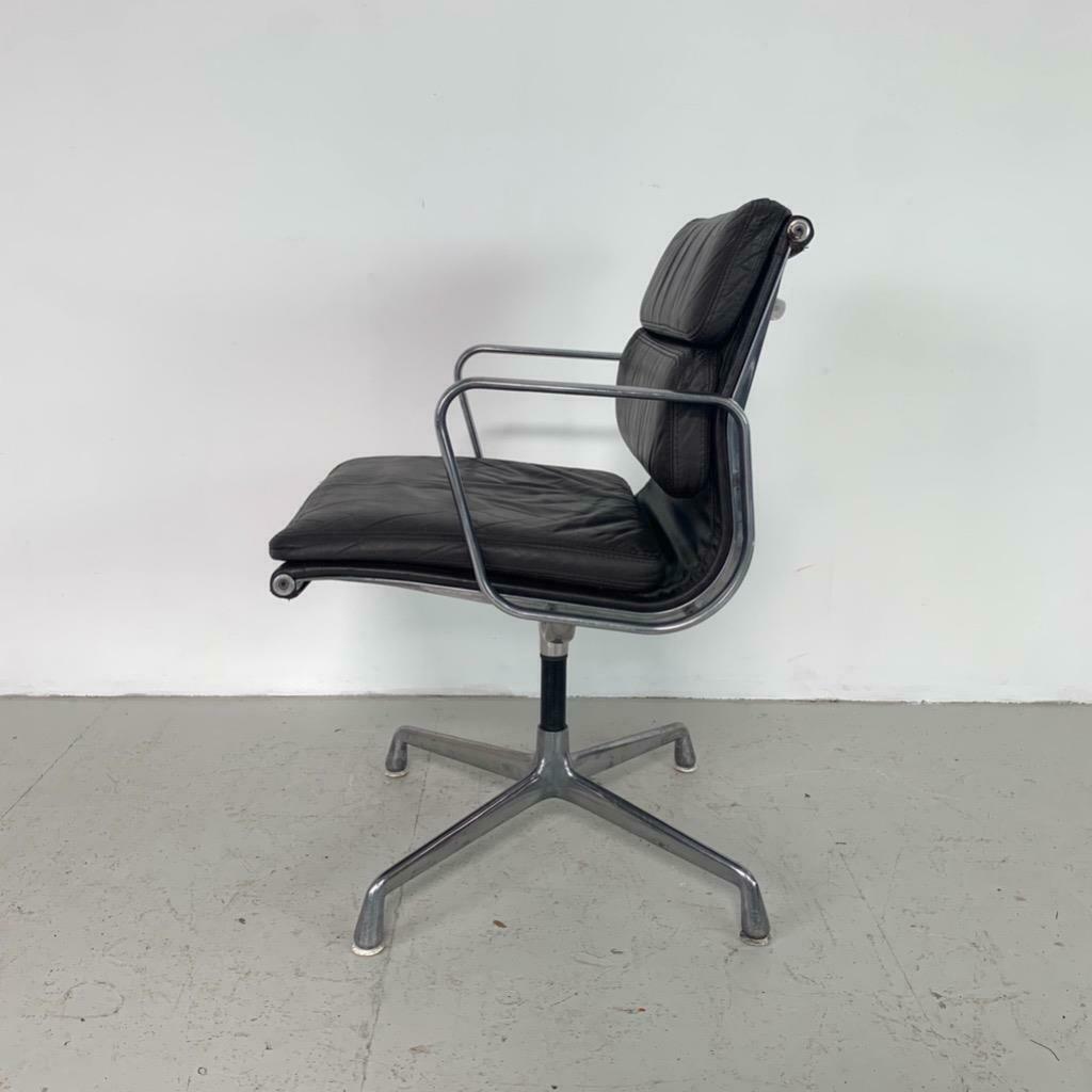Fauteuil Eames pour Herman Miller Pad Group Chair