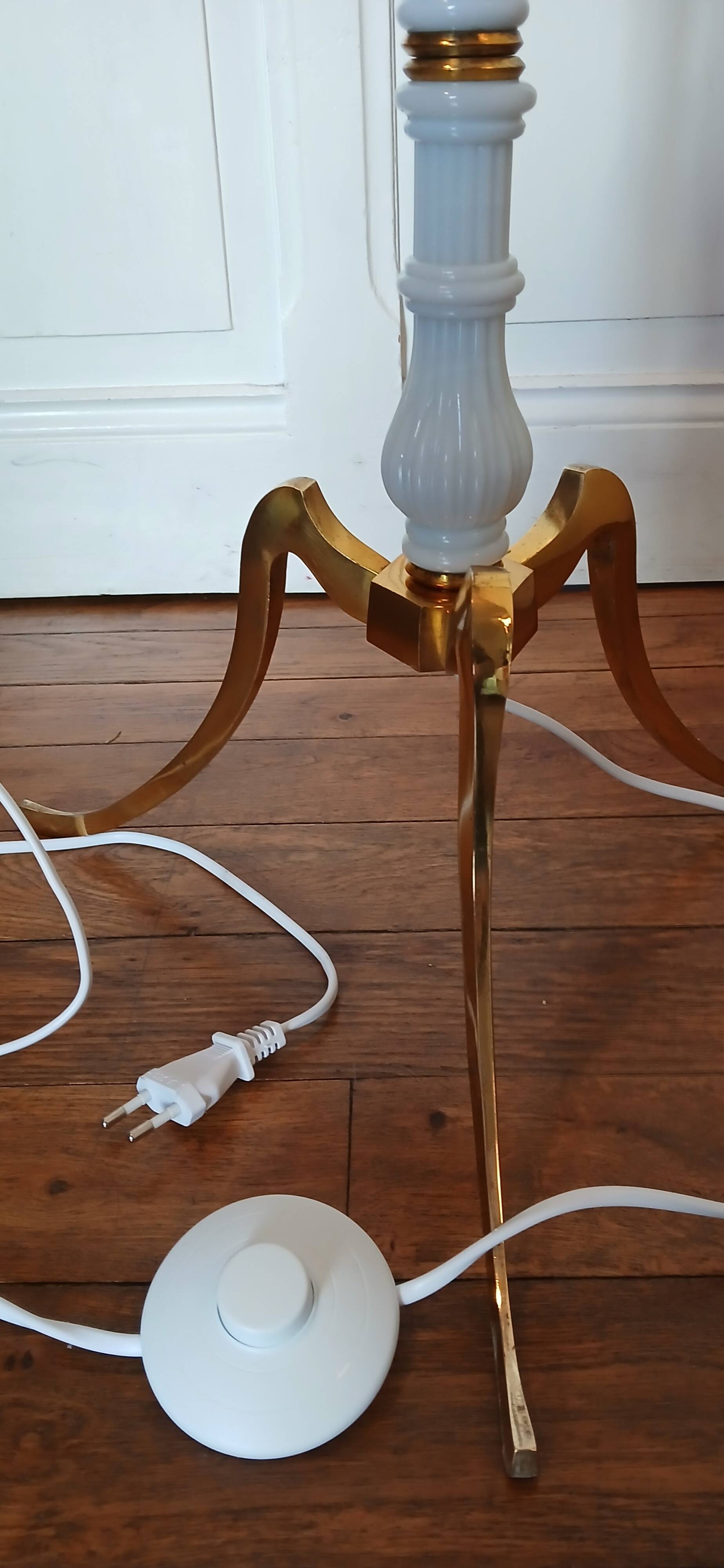 Lampadaire vintage art déco opaline et bronze
