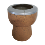 Bucket has champagne shape field cap