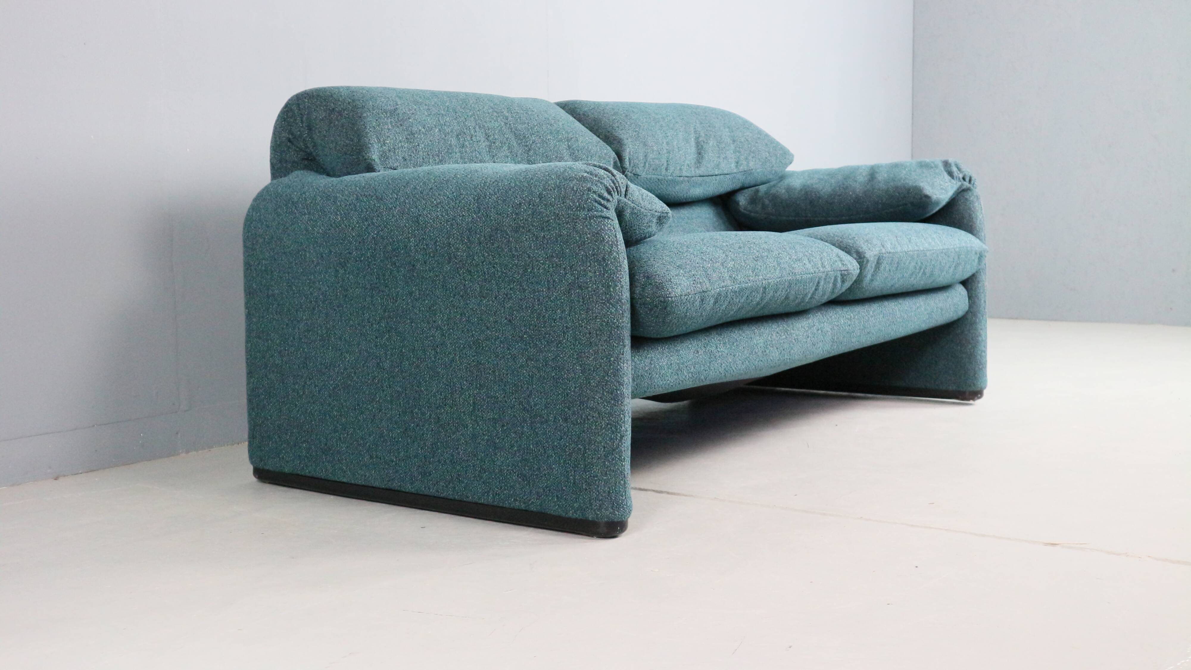 Vico Magistretti "Maralunga" 2-seater re-upholstered sofa For Cassina