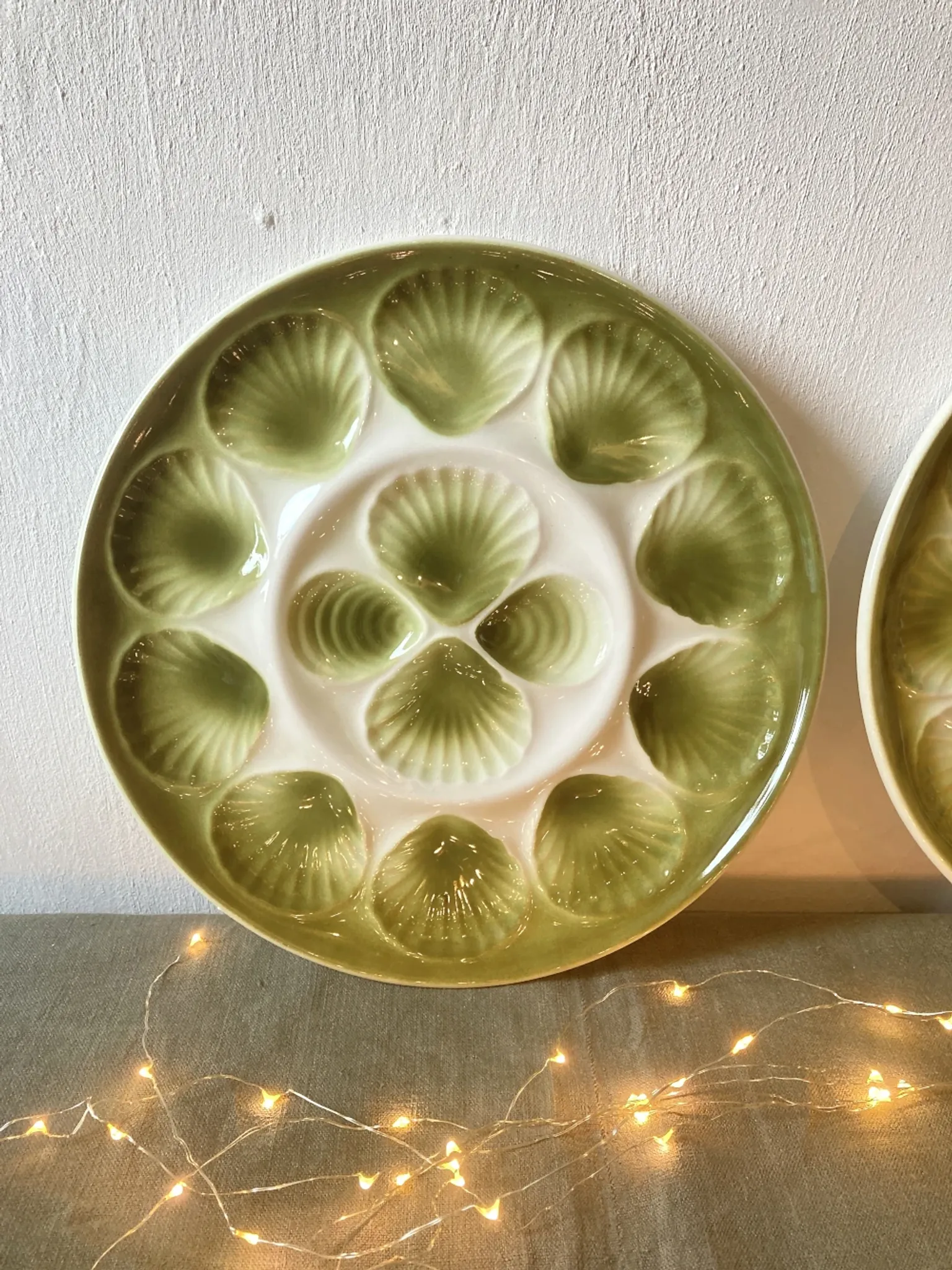 Oyster service Moulin des Loups – 8 plates and 2 dishes, 1970s