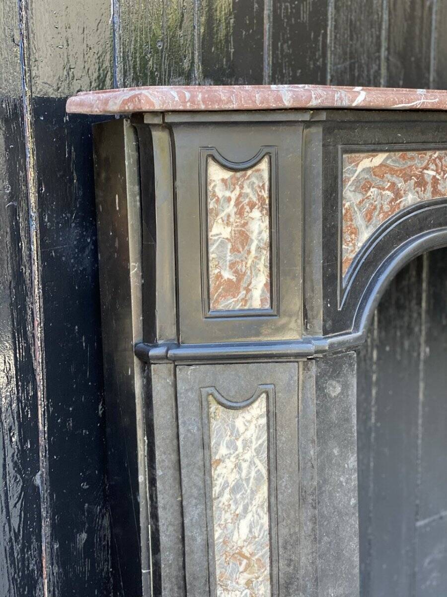 Cheminée en marbre noir de Belgique et gris des Ardennes, XVIIIème siècle