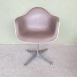 Swivel and adjustable office chair by Charles and Ray Eames, ed. Herman Miller