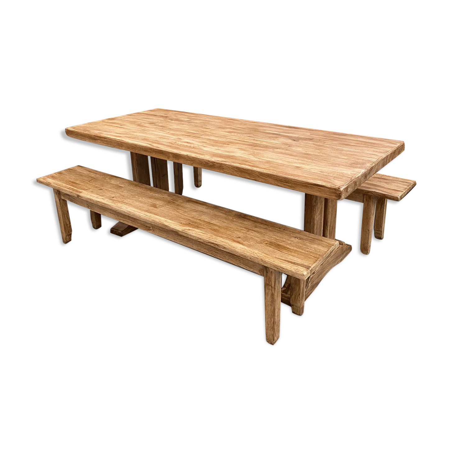 Farmhouse table and its 2 benches