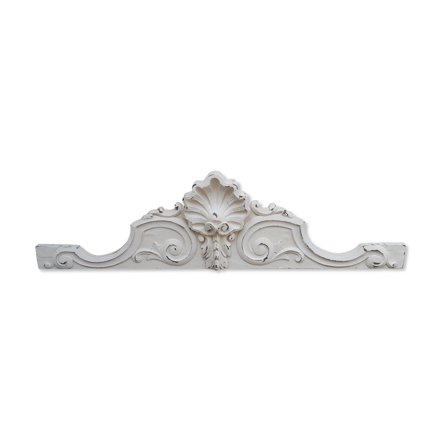 Wooden pediment patinated in chalk