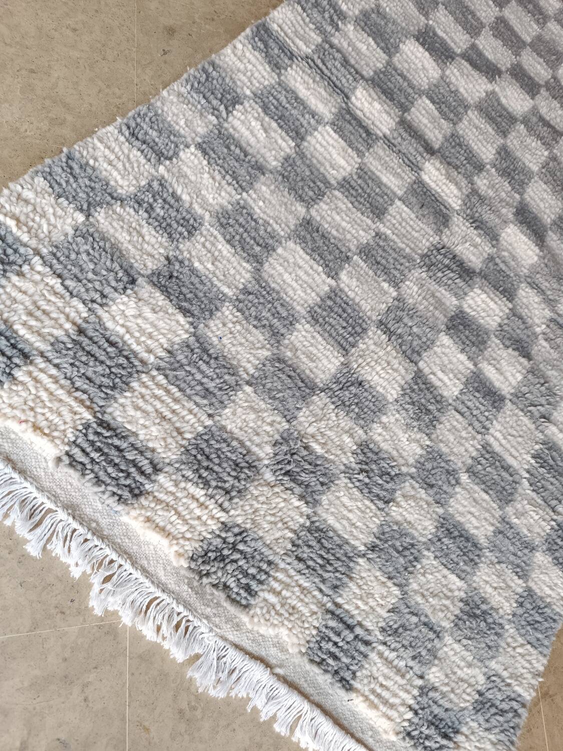 Béni Ouarain rug white gray checkerboard
