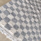 Béni Ouarain rug white gray checkerboard