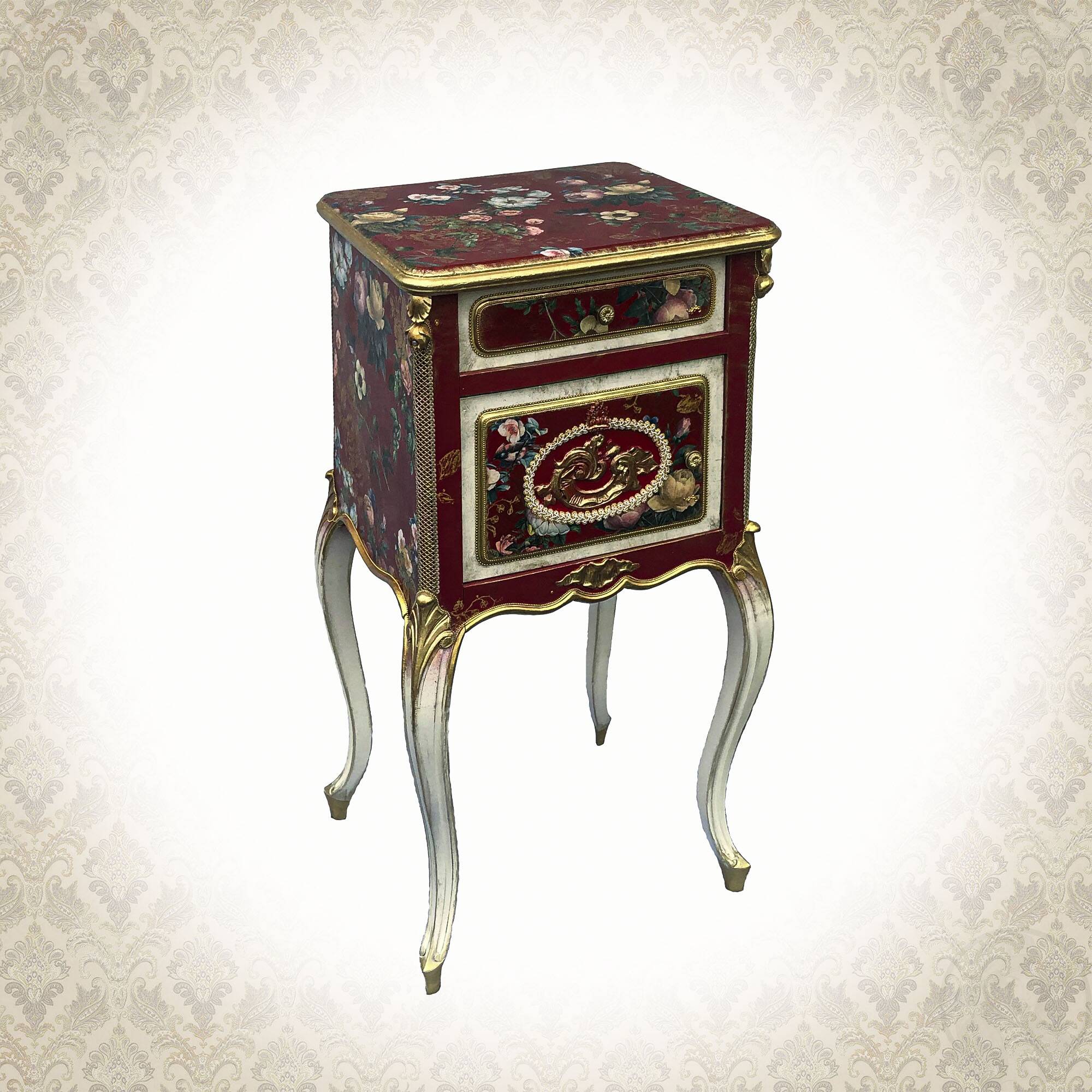 Meuble relooké baroque – pièce décorative rouge et doré