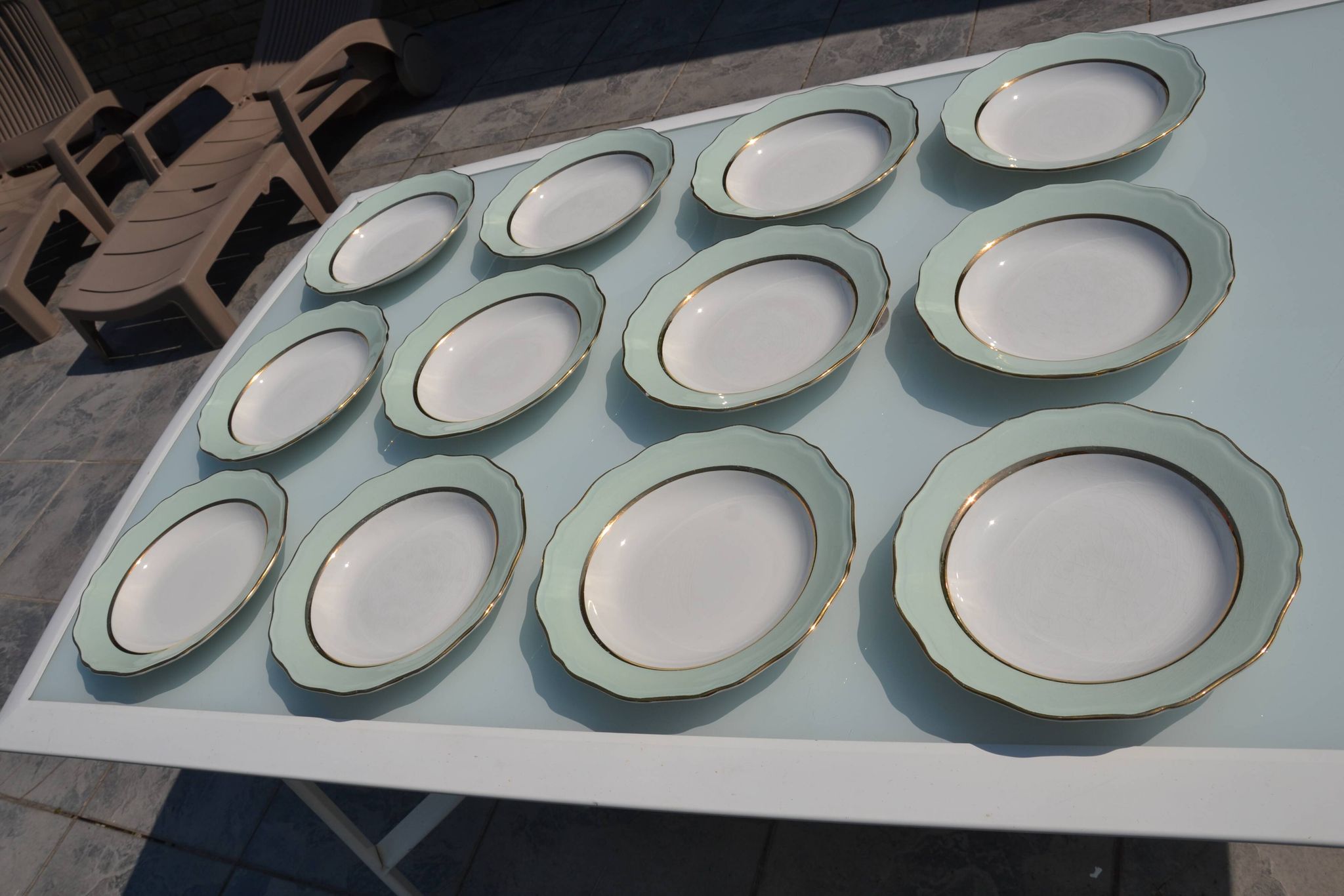 12 assiettes creuses vertes "l'amandinoise"