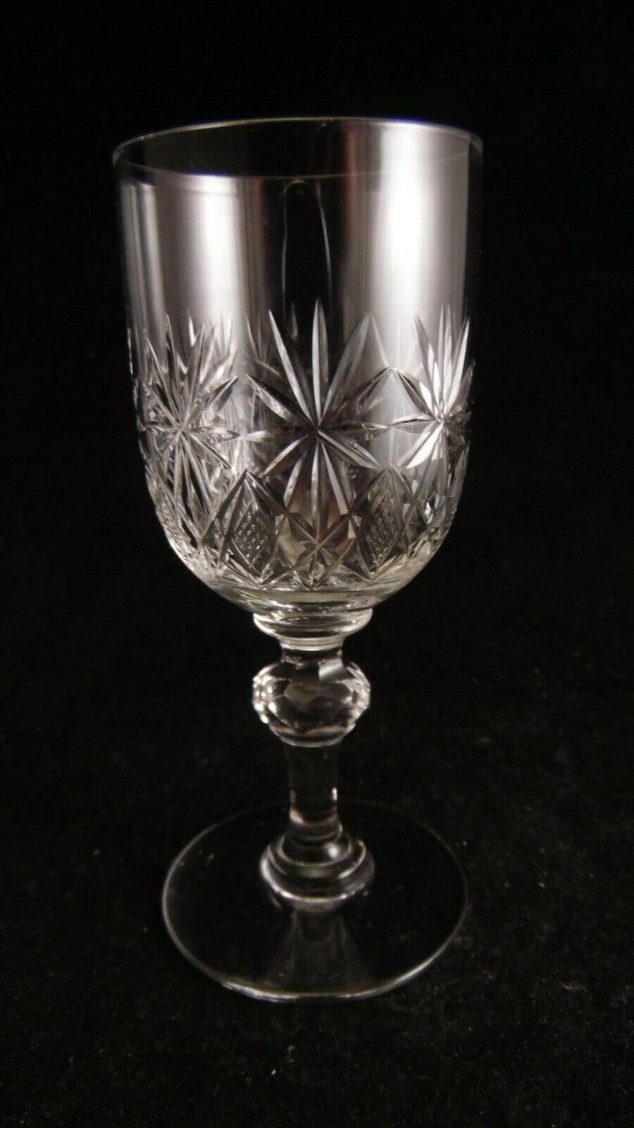 Service de 8 verres à vin en cristal de Saint Louis ou Baccarat