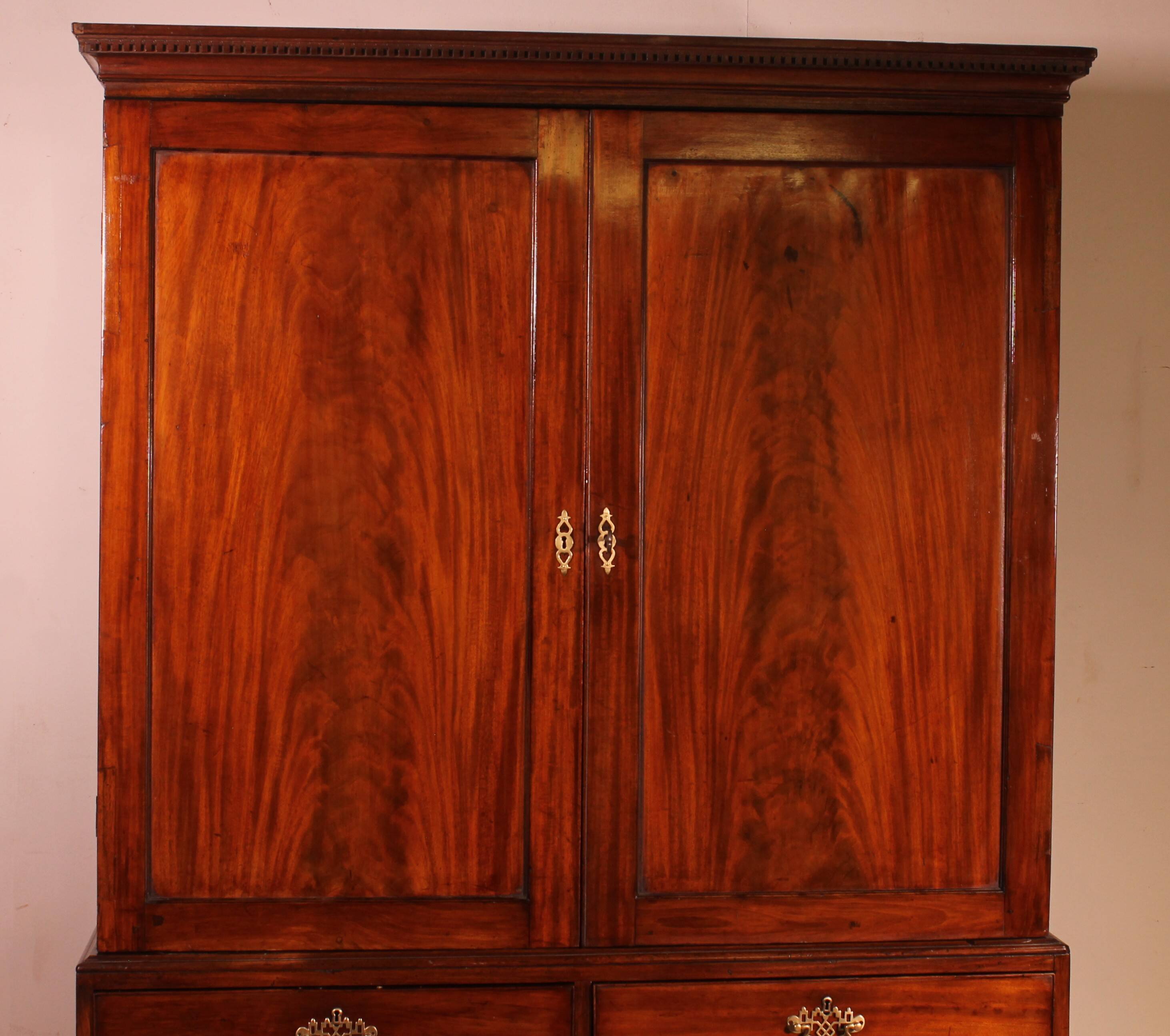 linen press en acajou du 18° siècle