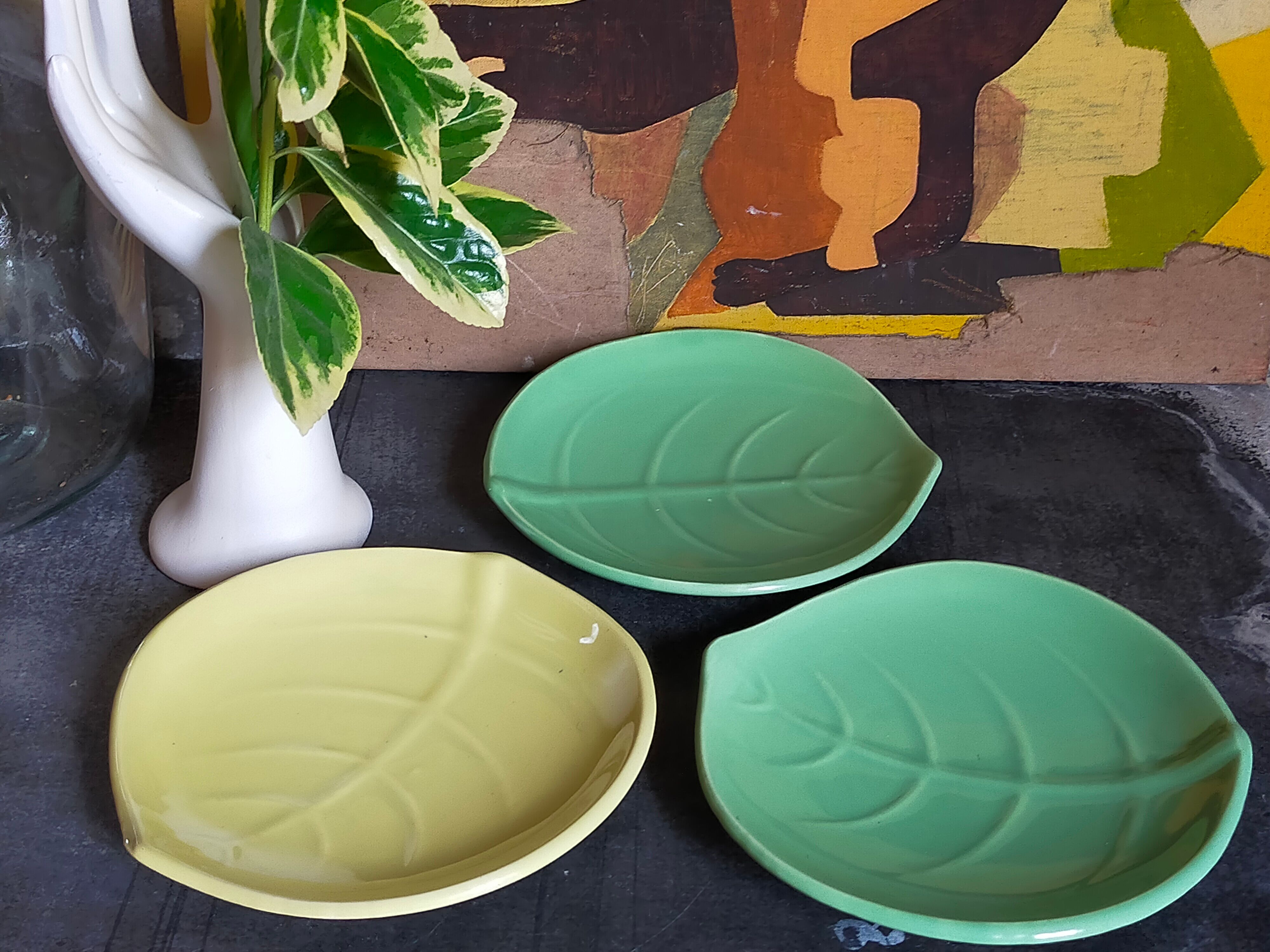 Three ceramic leaf cups 50s