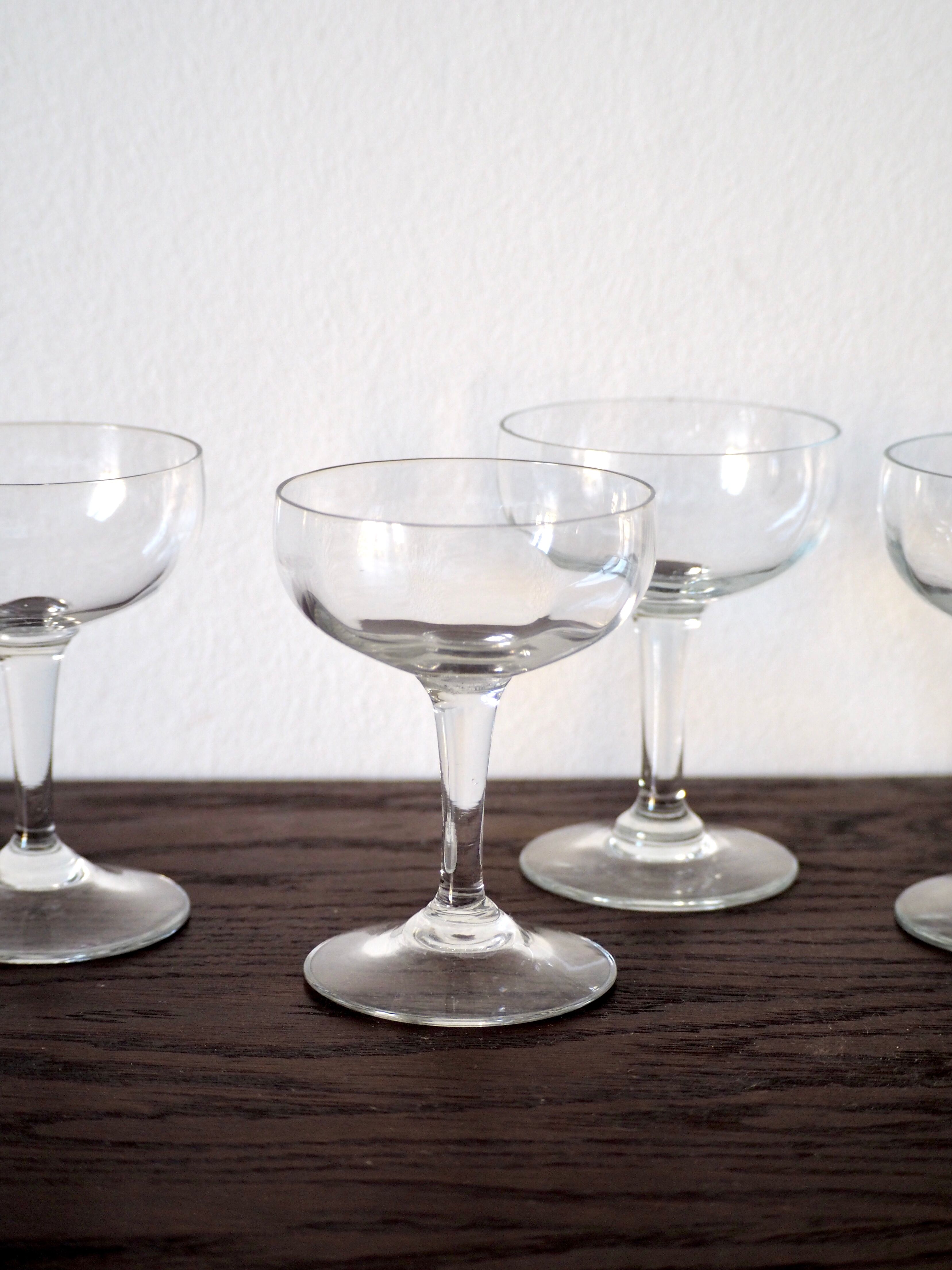 Set of 4 glass champagne glasses