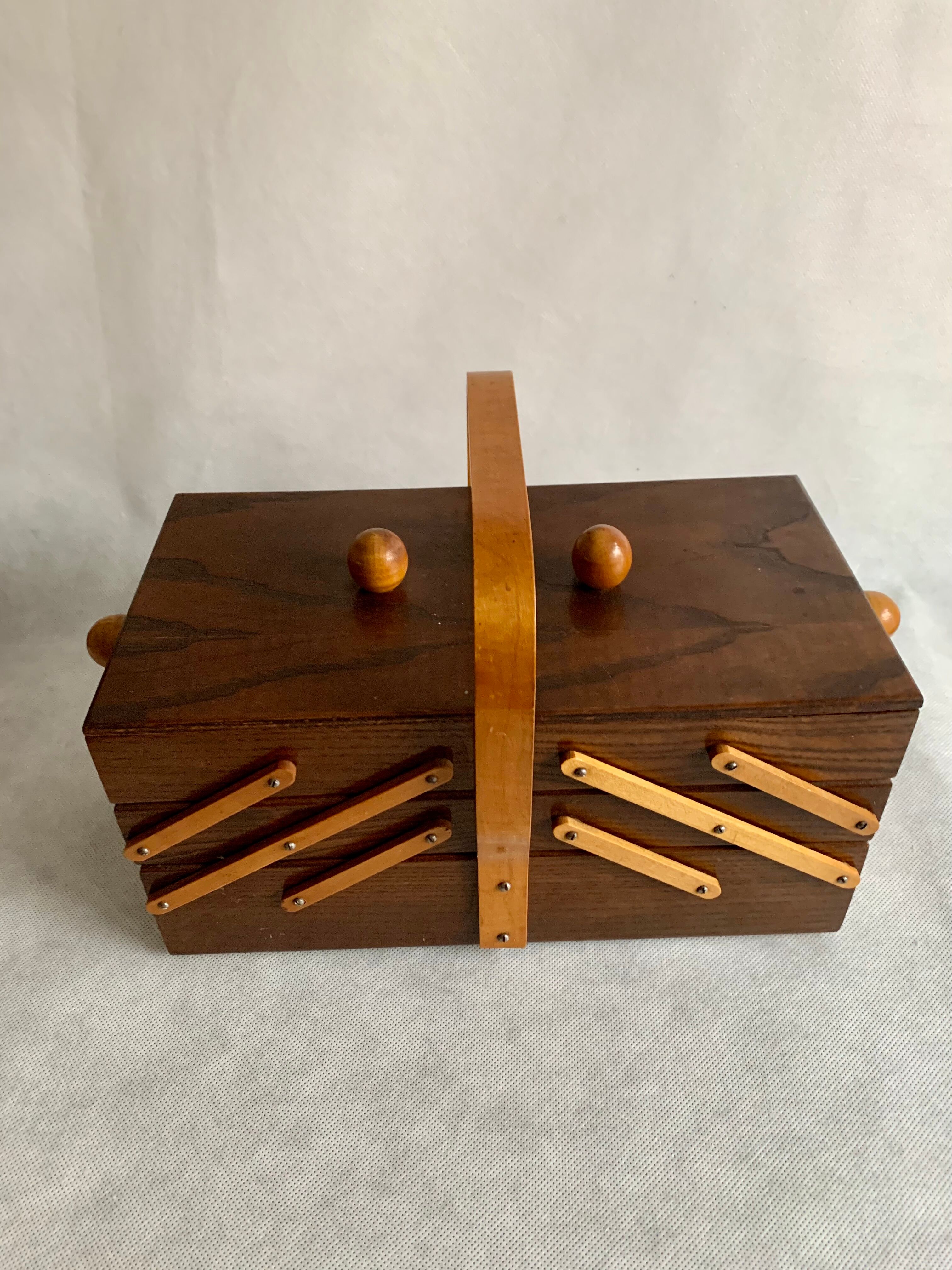 Panier à coudre en bois, années 1960