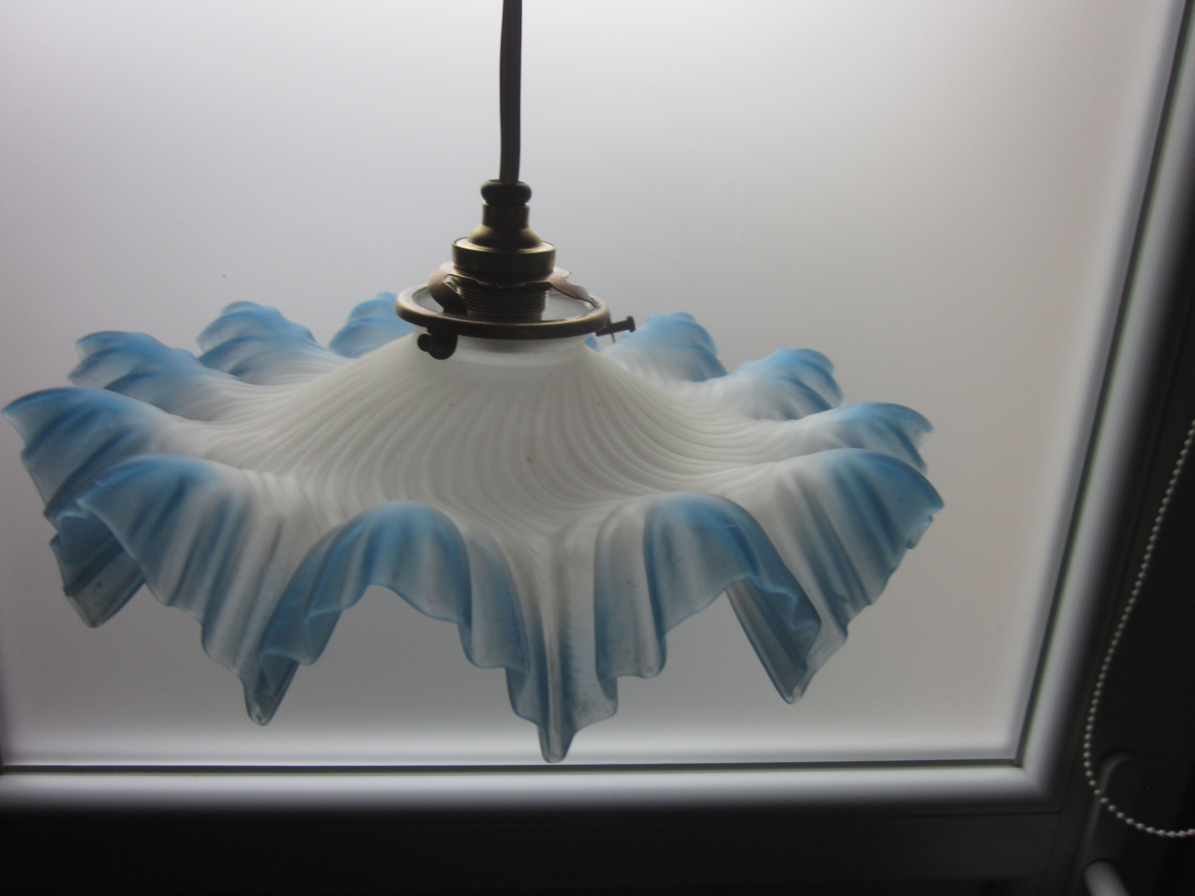 Antique suspension in glass