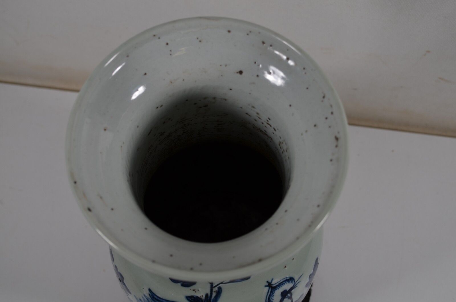 China. Porcelain mallet vase with blue and white phoenix decoration on a rock.