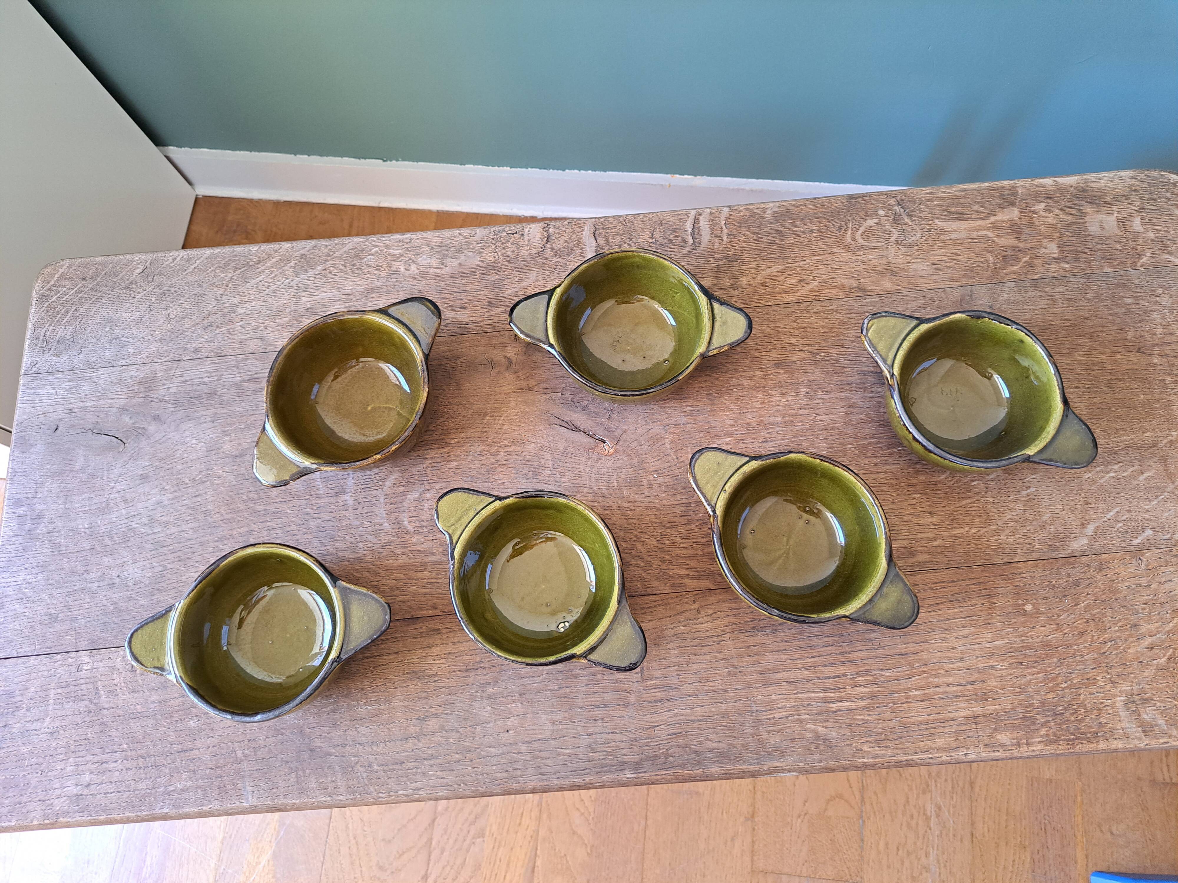 6 glazed clay bowls